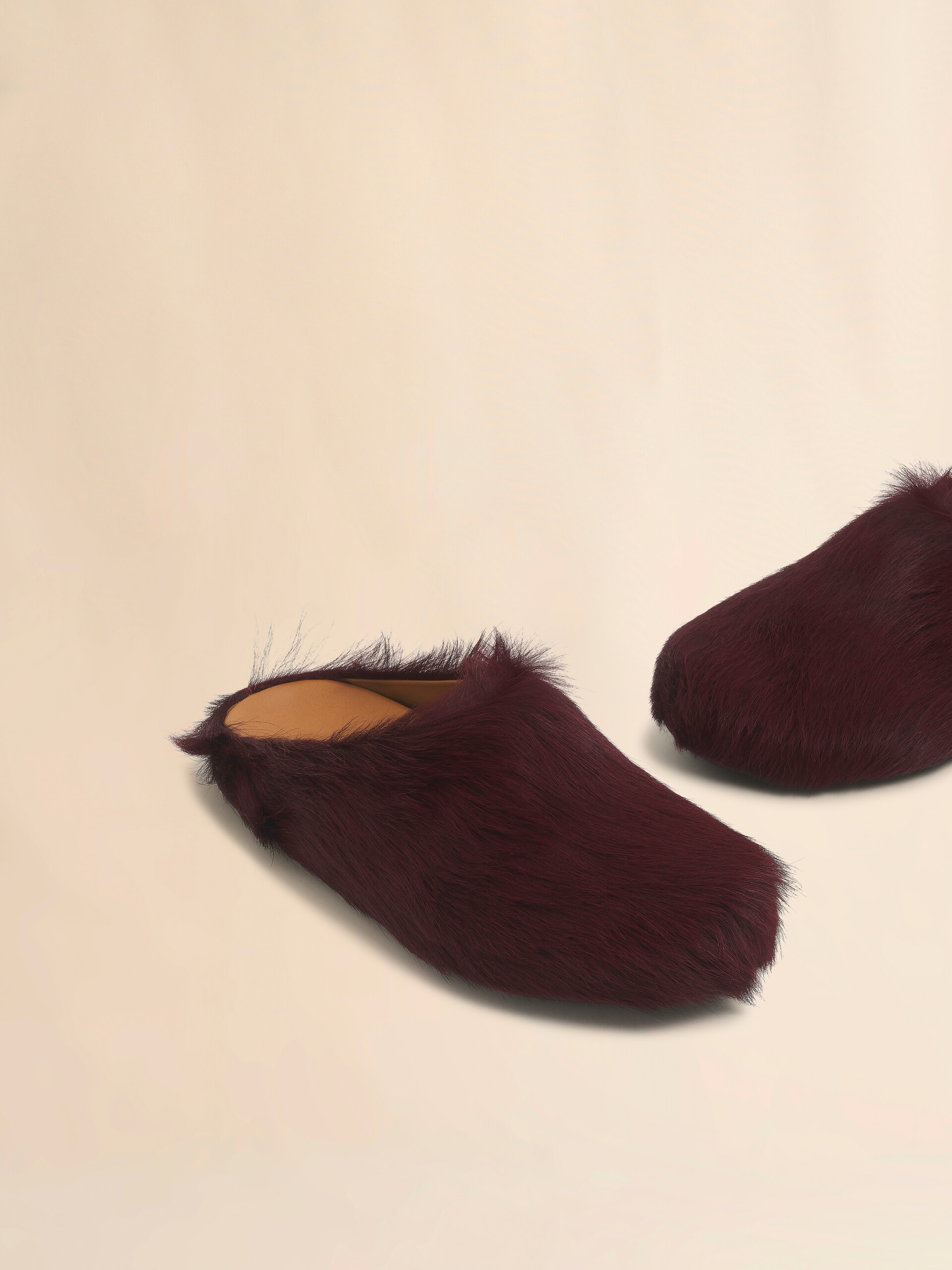 Blue long hair calfskin Fussbett sabot - Clogs - Image 5