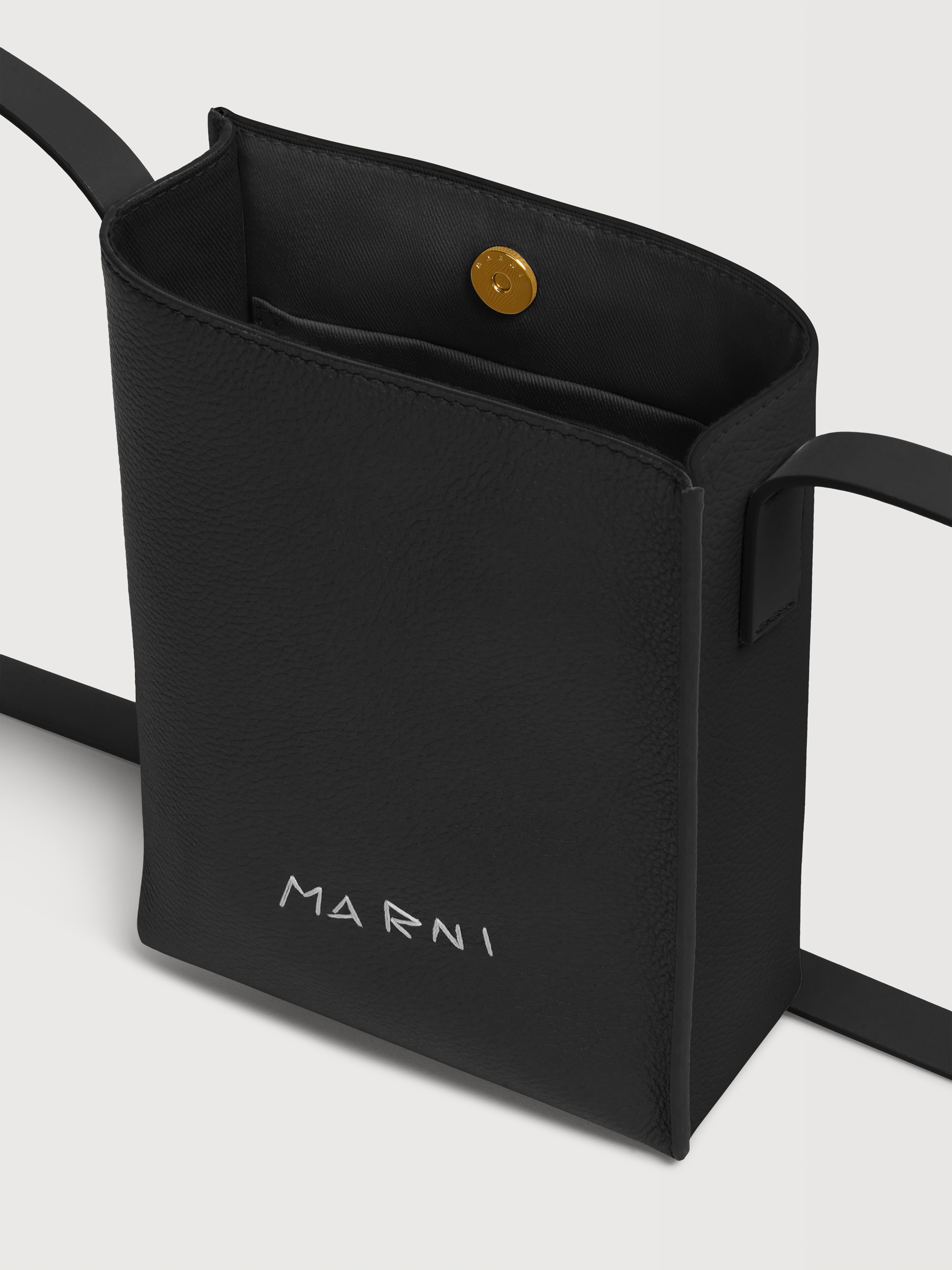 ブラック レザー製 Museo ナノバッグ、マルニシンボル刺繍入り | Marni