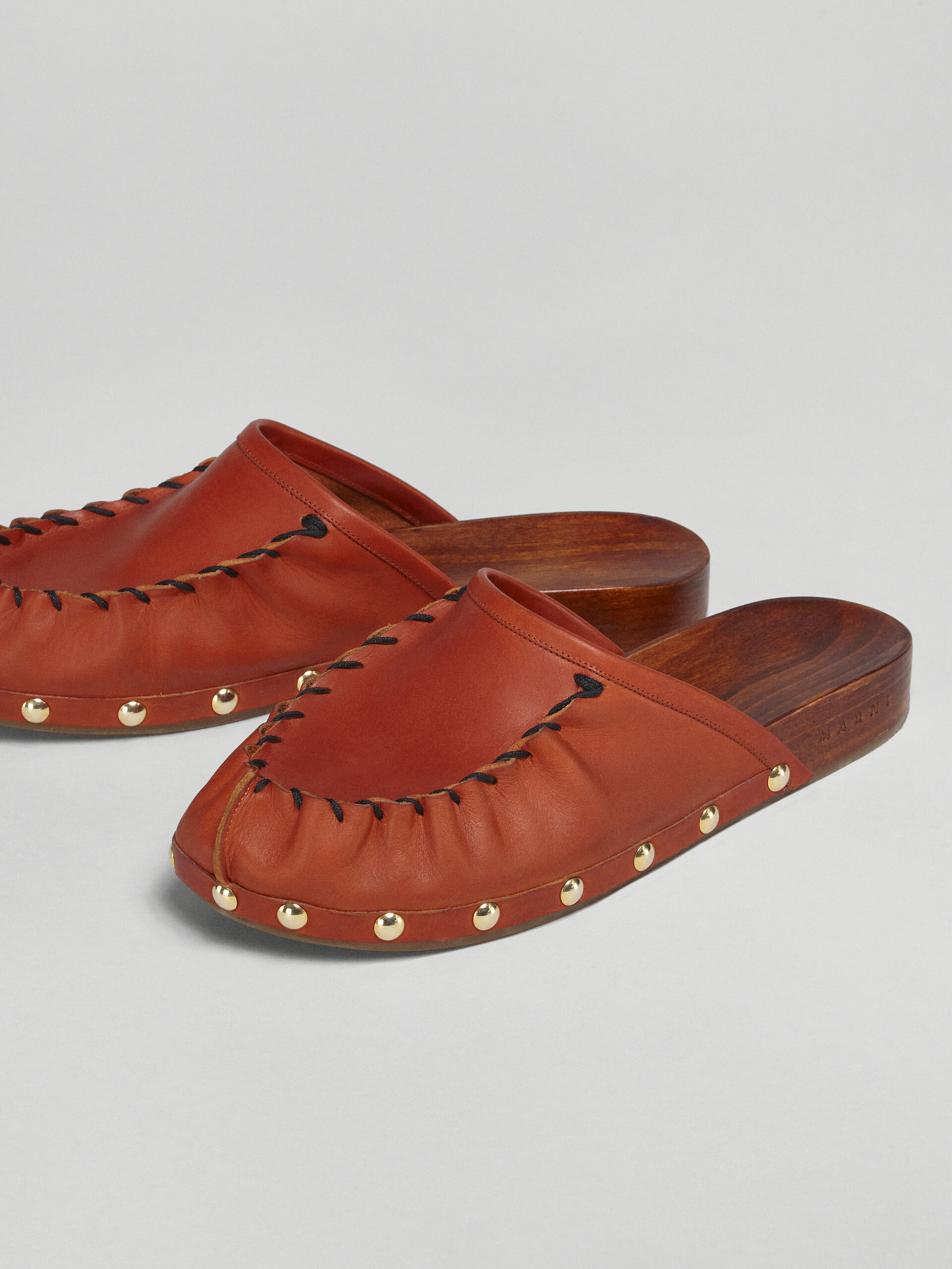 Vegetable-tanned leather and wood clog - Clogs - Image 4