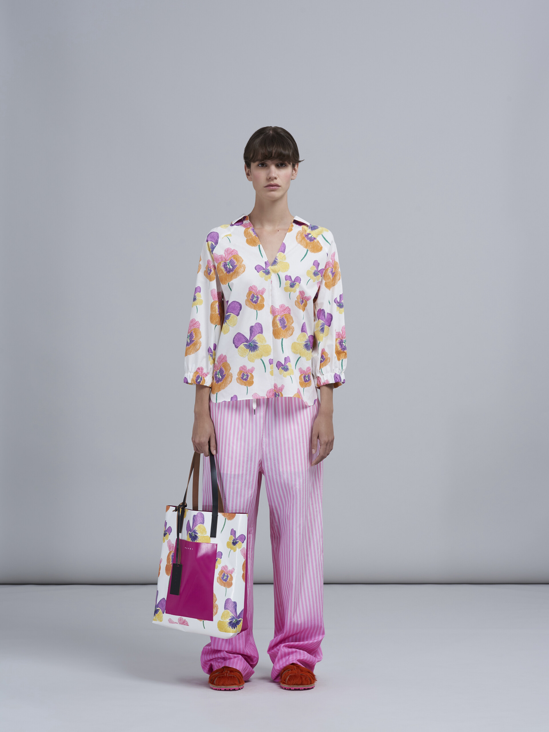 Pinkfarbener Shopper mit Stiefmütterchen-Print - Shopper - Image 2