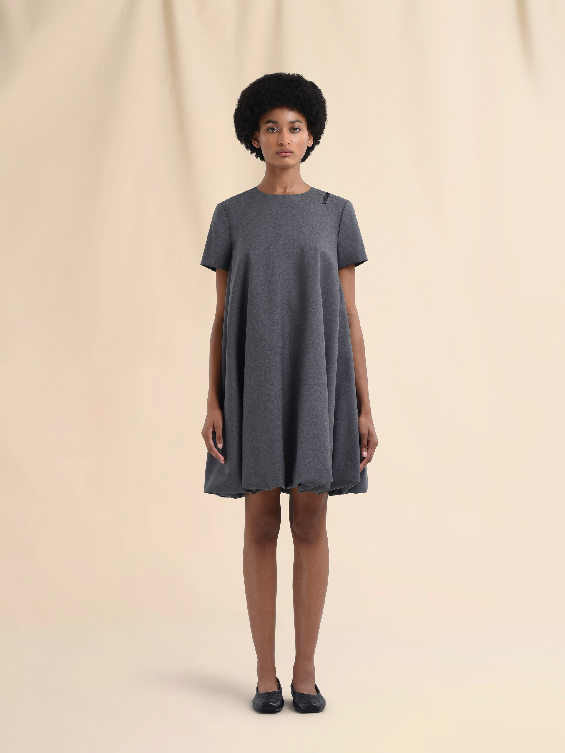 Kurzes graues Kleid aus Wolle mit Marni Symbol Stickerei - Kleider - Image 2