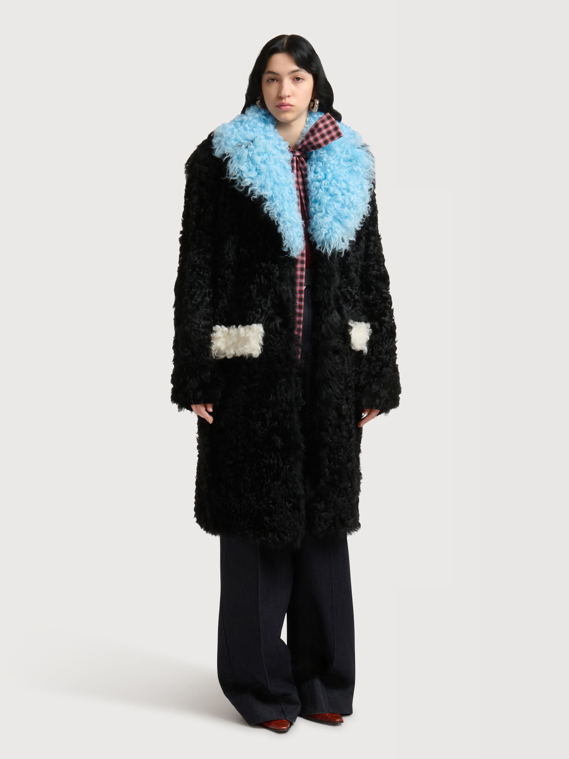 Black shearling coat with colour-block details - Coats - Image 3