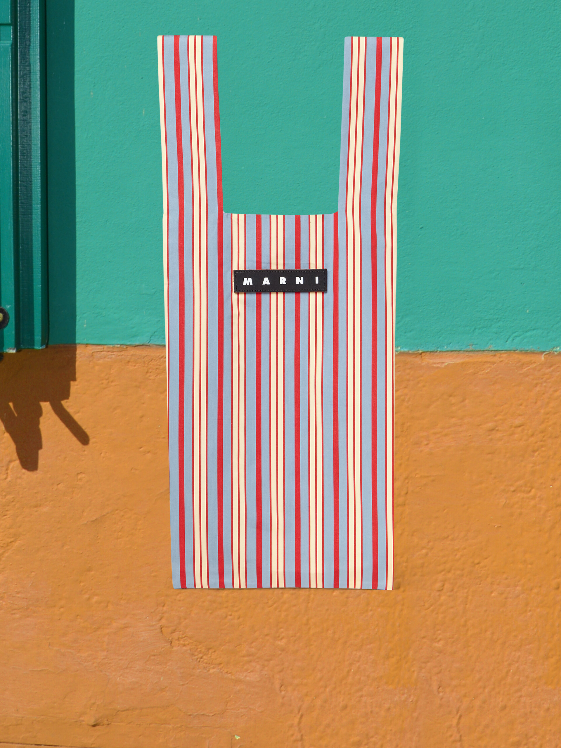 Bolso shopper MARNI MARKET de viscosa con motivo de rayas azul pálido y rojas - Bolsos shopper - Image 1
