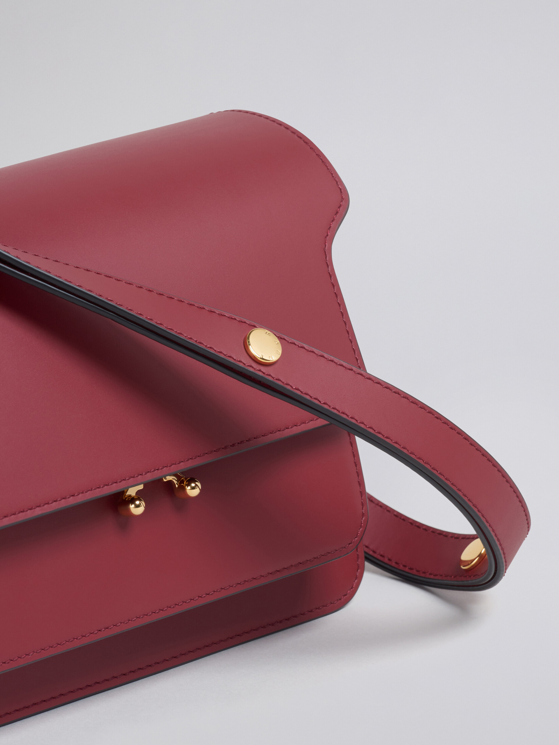 TRUNK medium bag in red leather - Shoulder Bag - Image 4