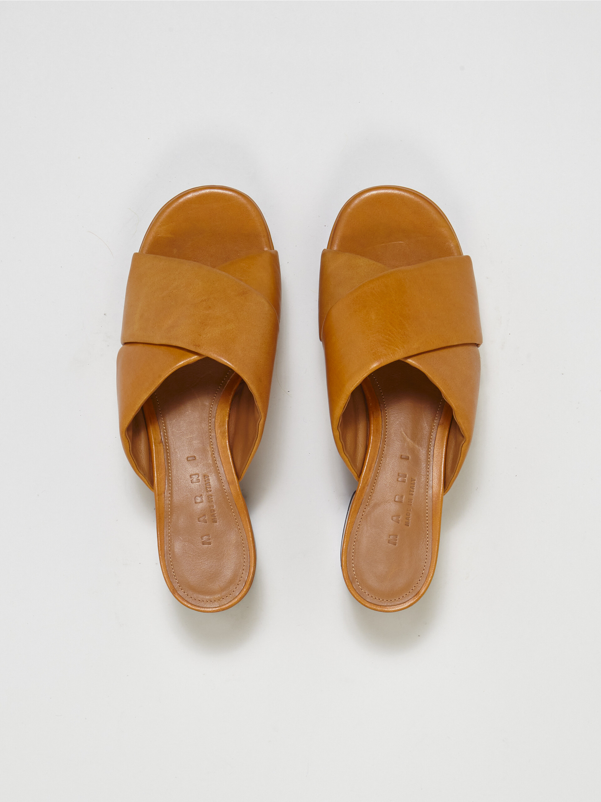 Yellow vegetable-tanned leather sandal - Sandals - Image 4