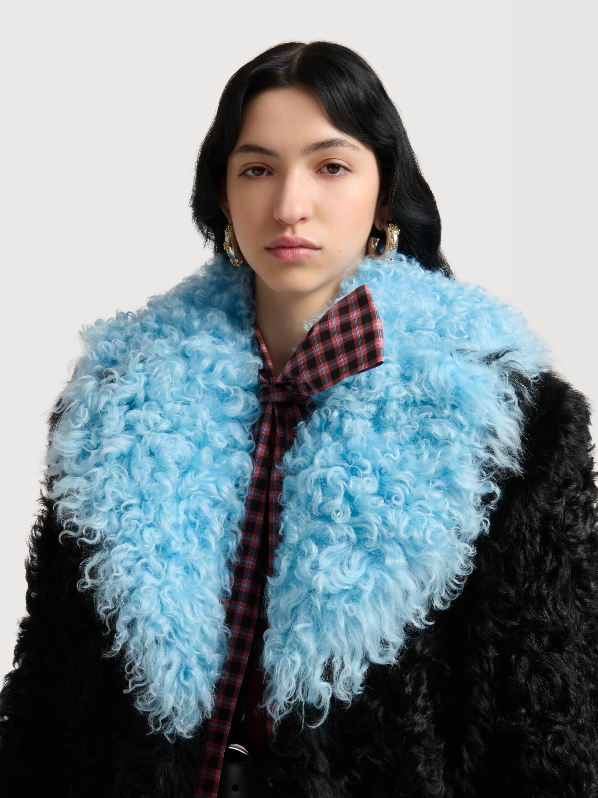 Black shearling coat with colour-block details - Coats - Image 5
