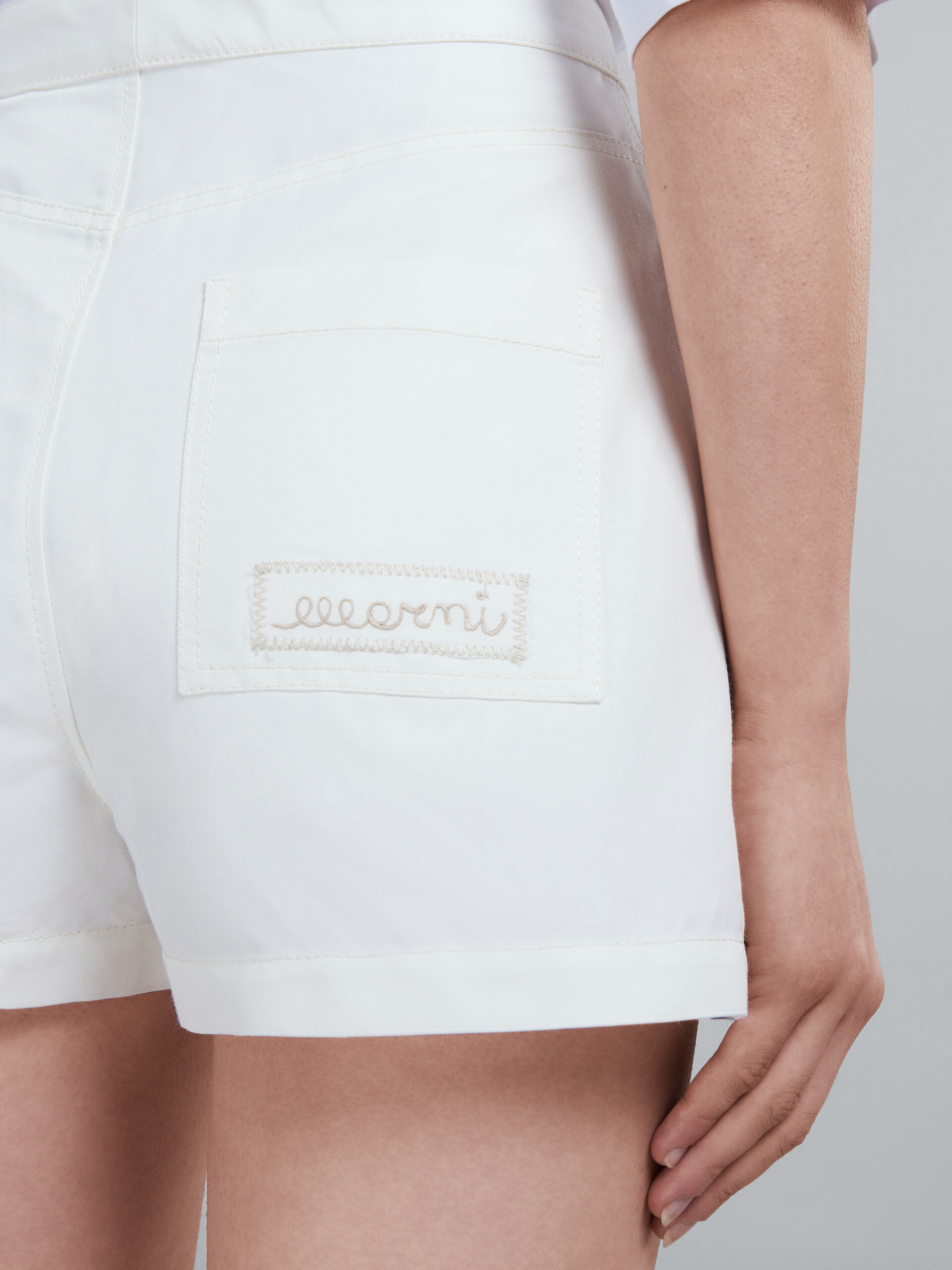 White shorts in technical cotton-linen - Pants - Image 4
