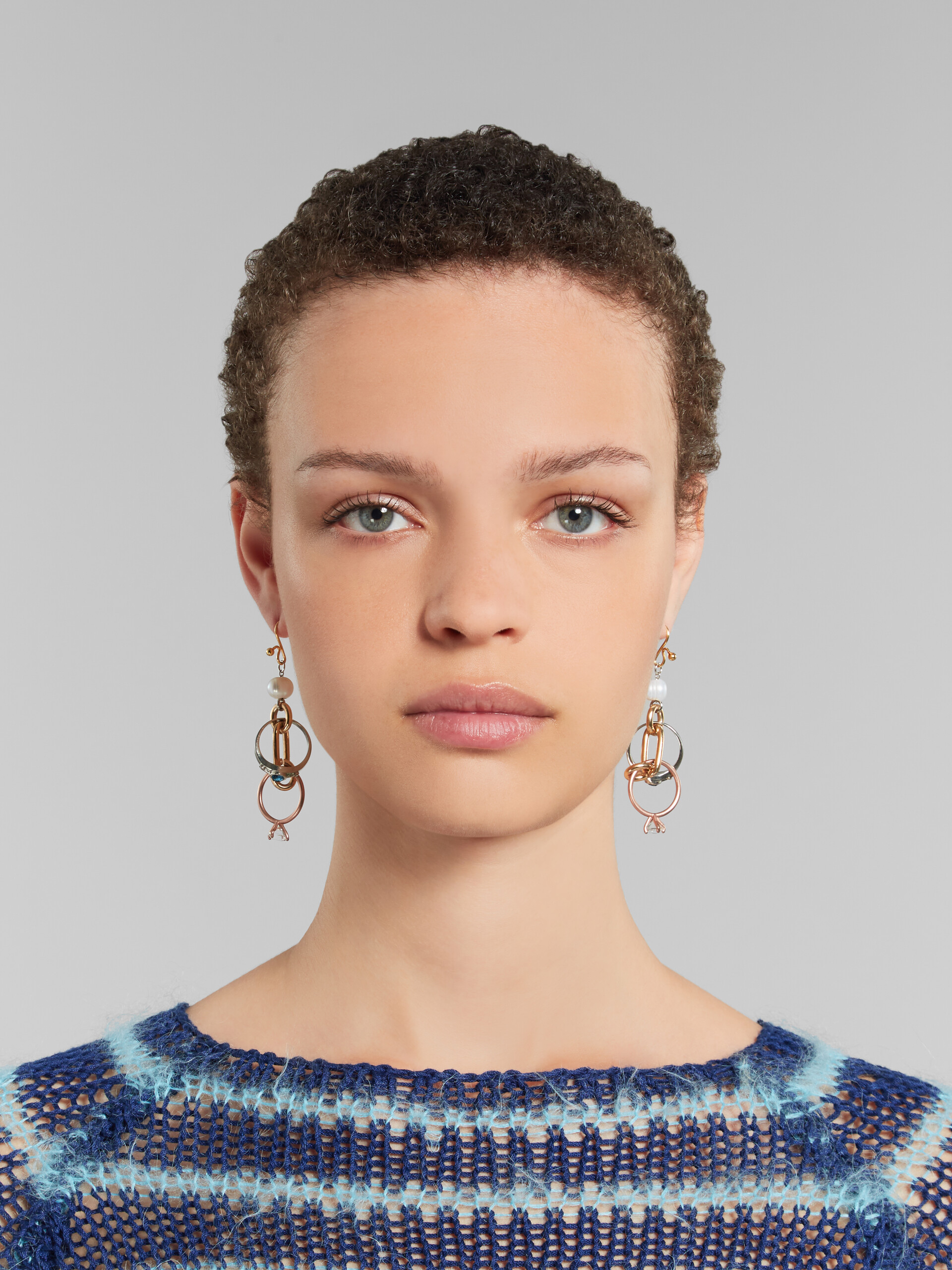 Drop earrings with chains and rings - Earrings - Image 2