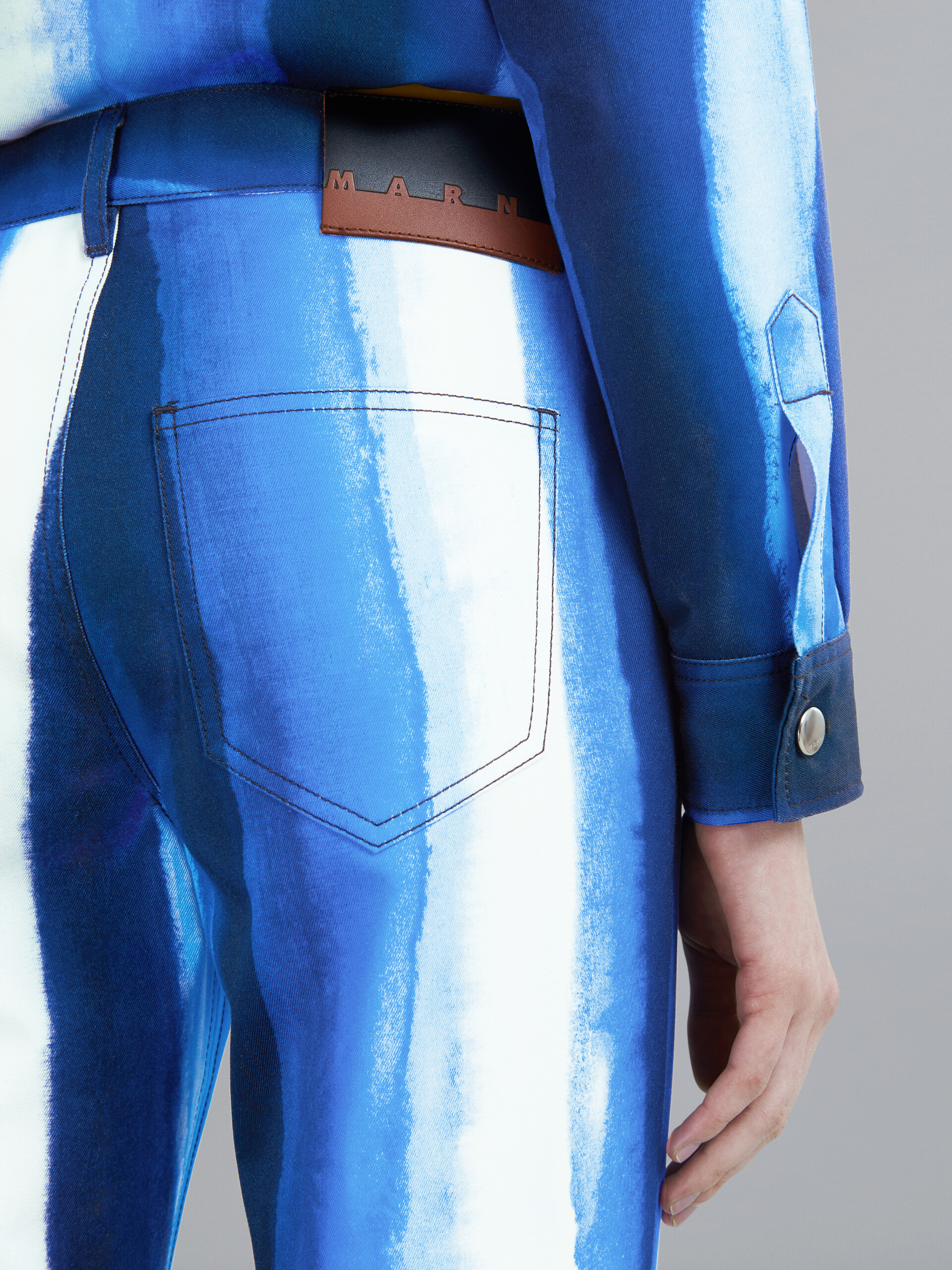Hose aus Baumwolldrillich mit Waterfall Stripe-Print - Hosen - Image 4