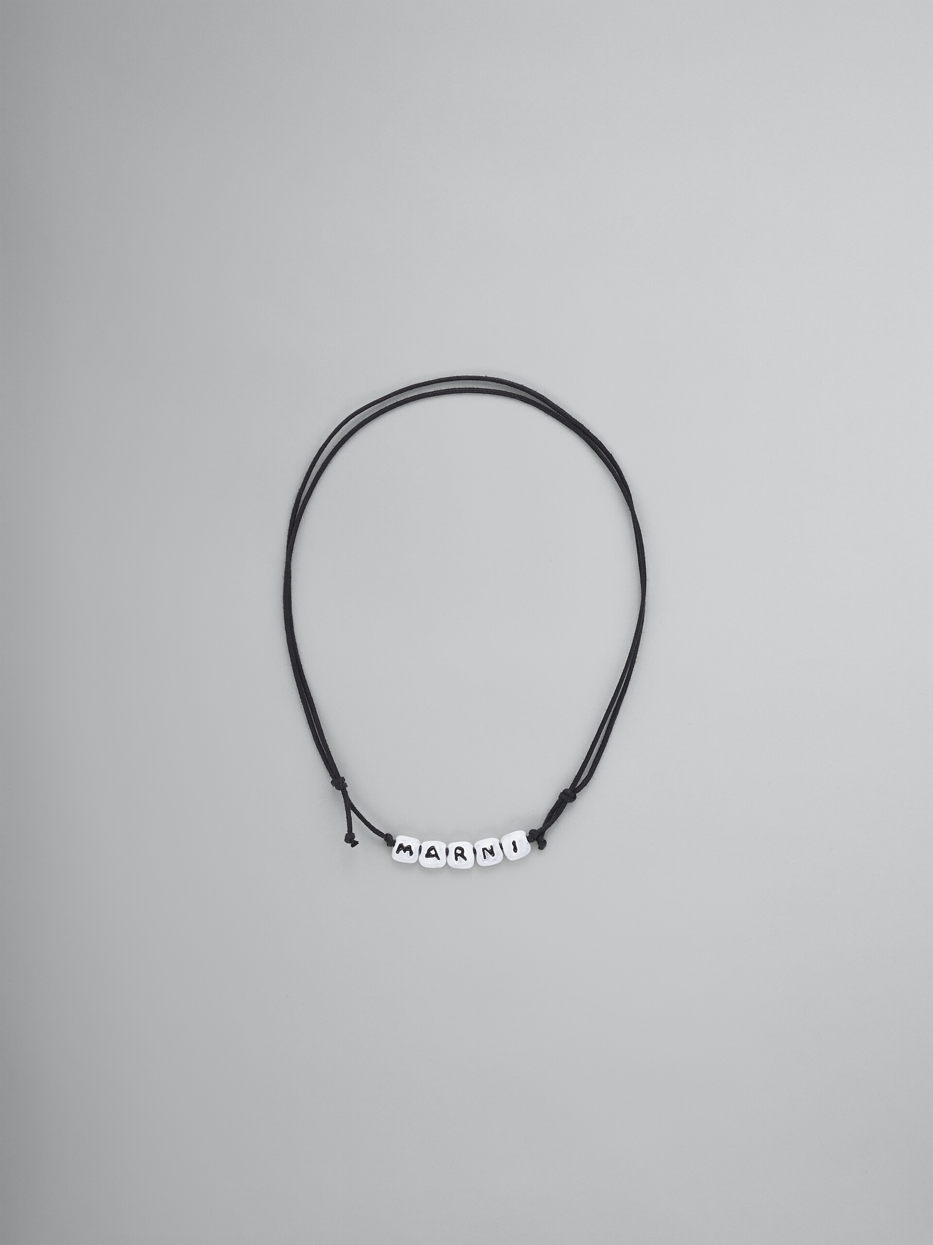 Weiße Halskette mit Logo - Halsketten - Image 1