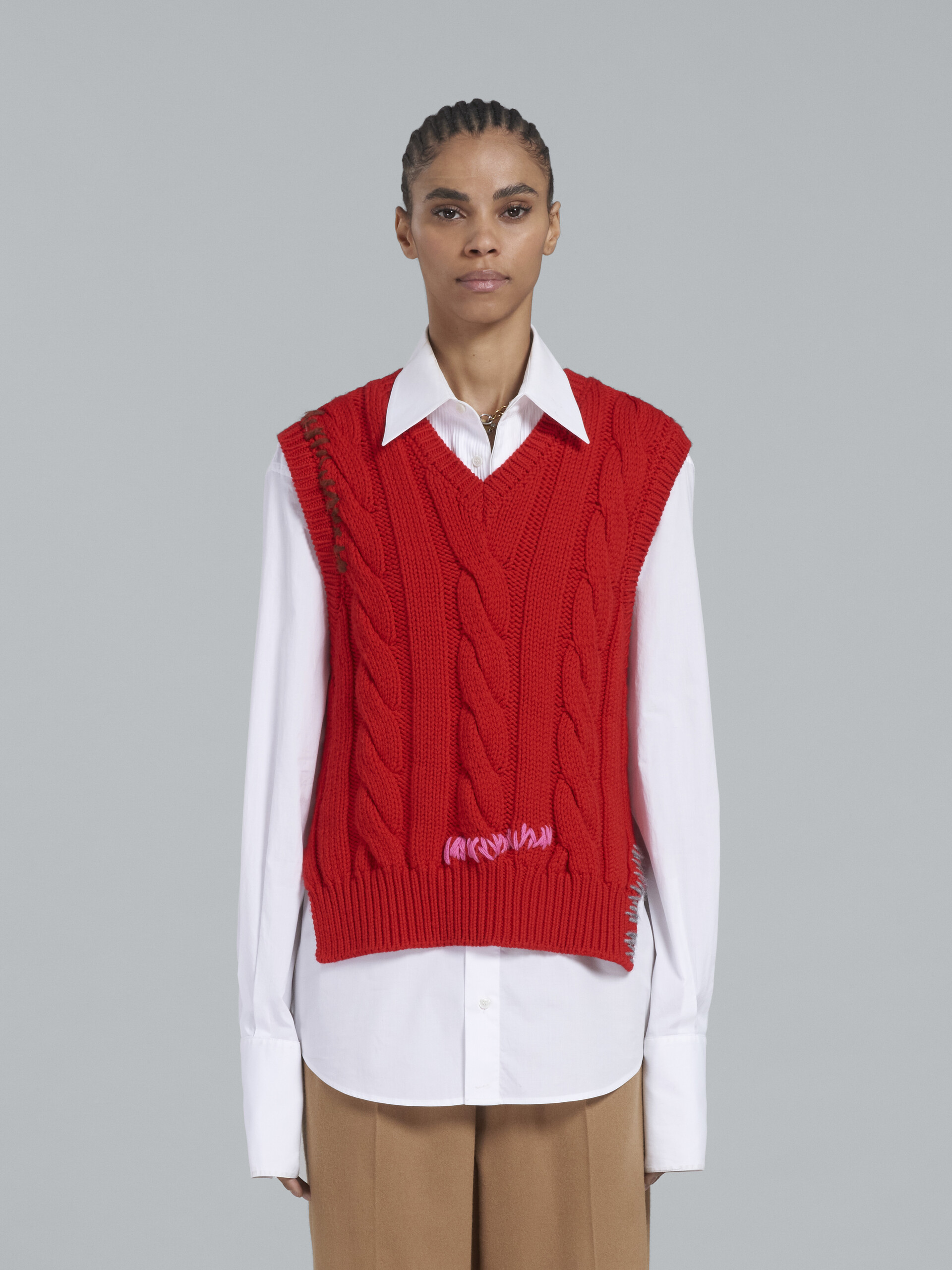 Red cable-knit vest - Pullovers - Image 2