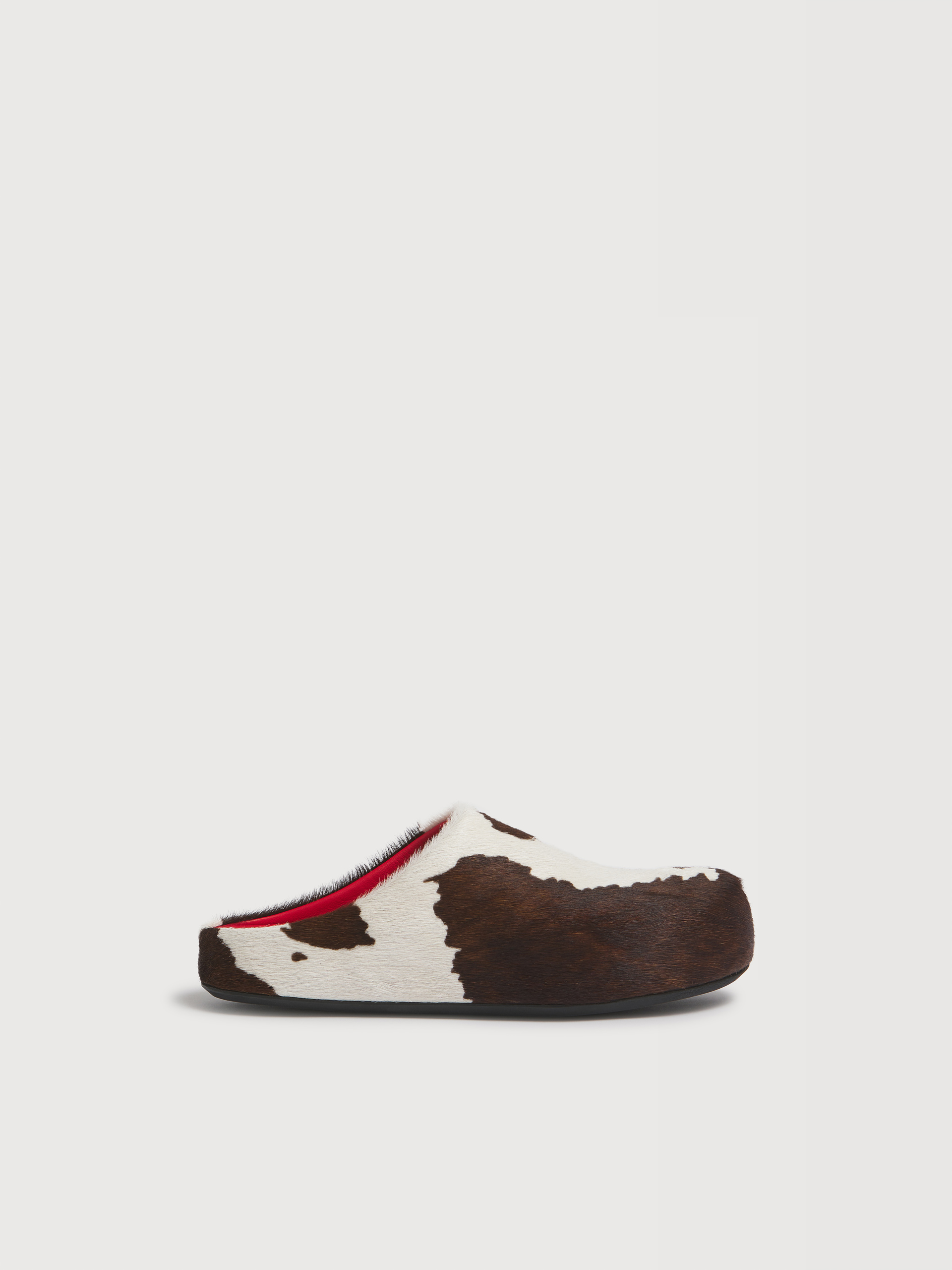 White and brown cow-print ponyhair Fussbett sabot - Sandals - Image 1