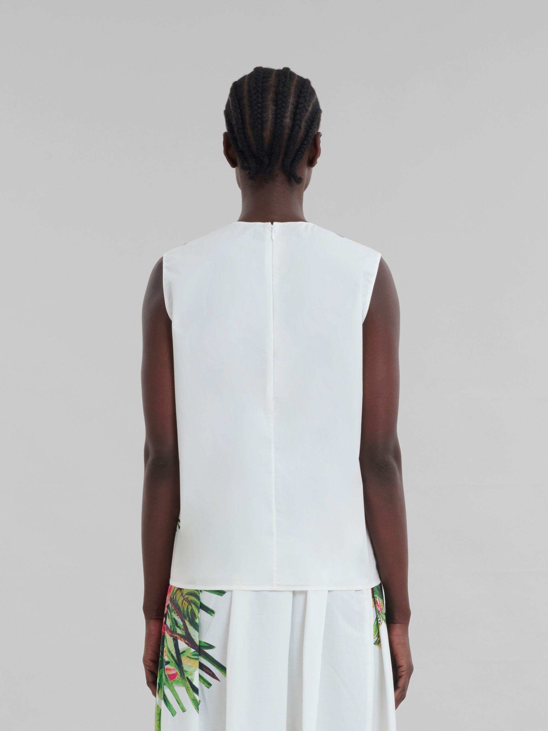 White poplin sleeveless top with Mystical Bloom print - Shirts - Image 3