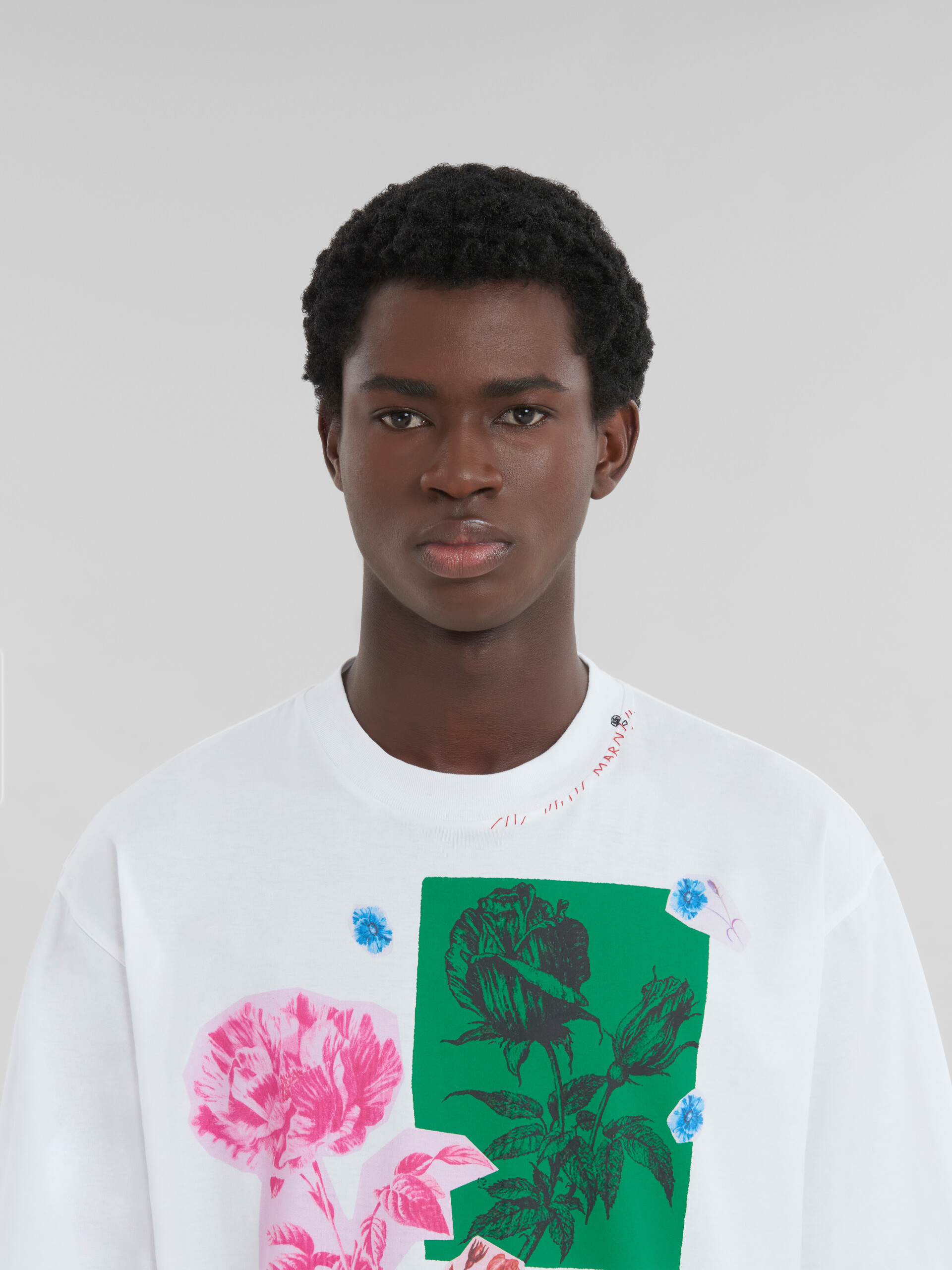 White cotton T-shirt with flower prints - T-shirts - Image 4