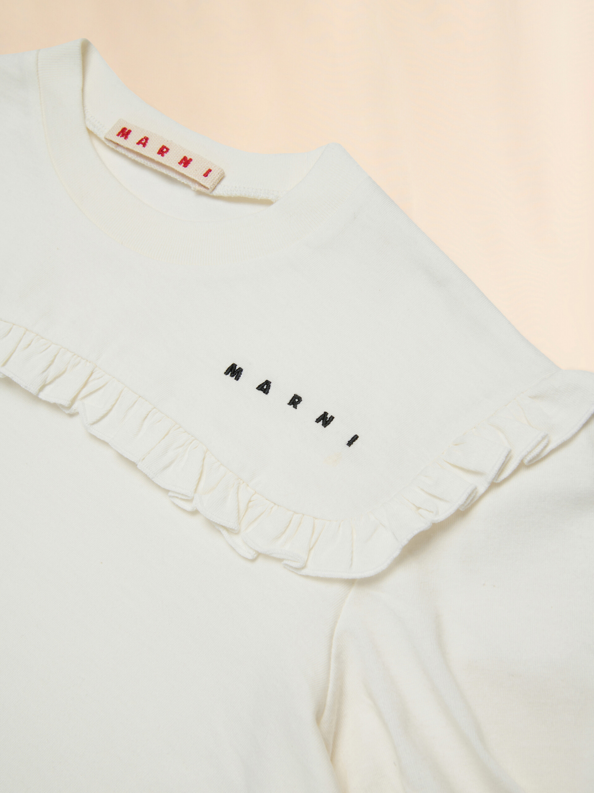 Cremefarbenes Baumwoll-T-Shirt mit Rüschenbesatz - T-shirts - Image 4