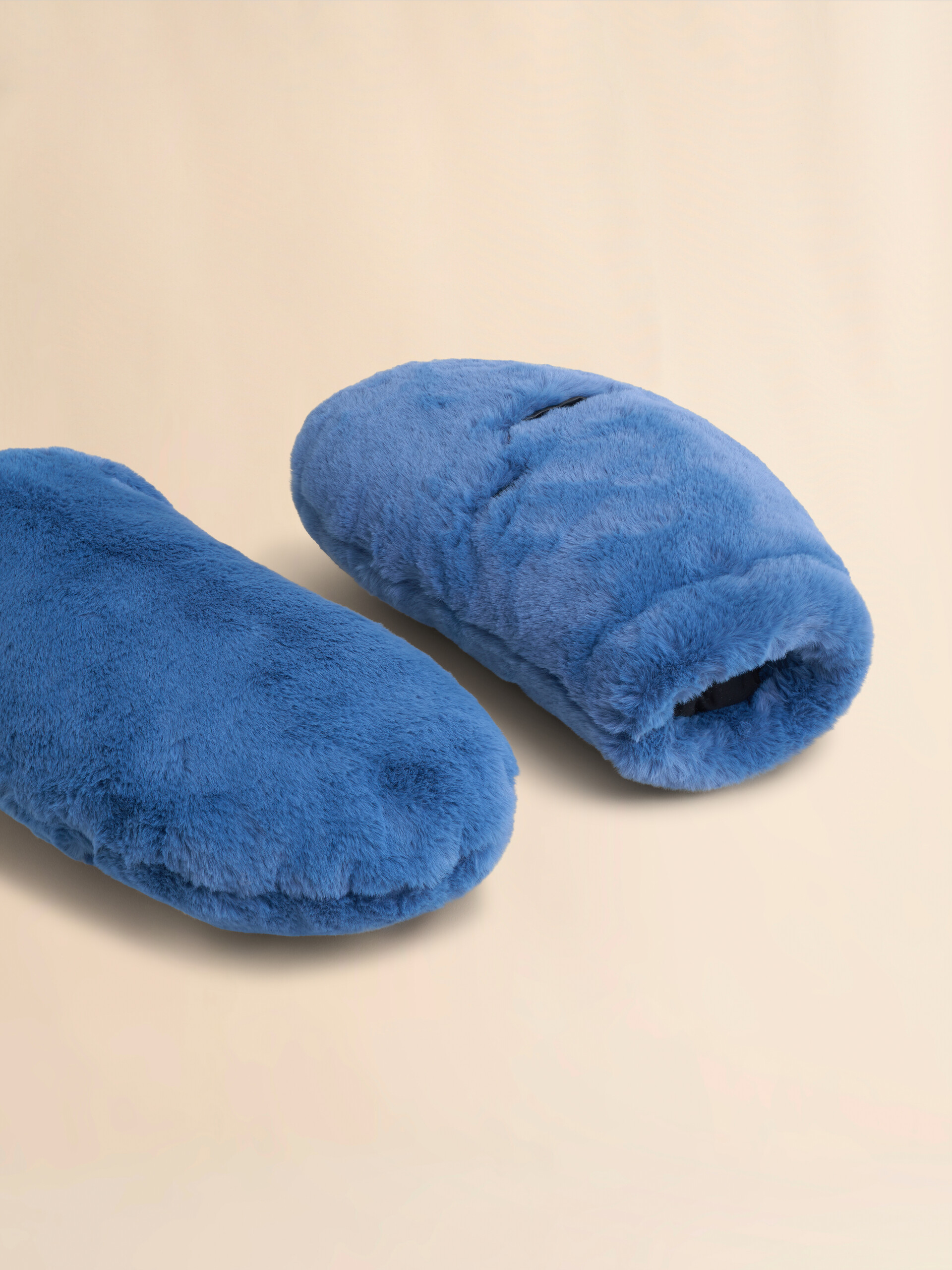 Electric blue padded faux fur mittens - Gloves - Image 2