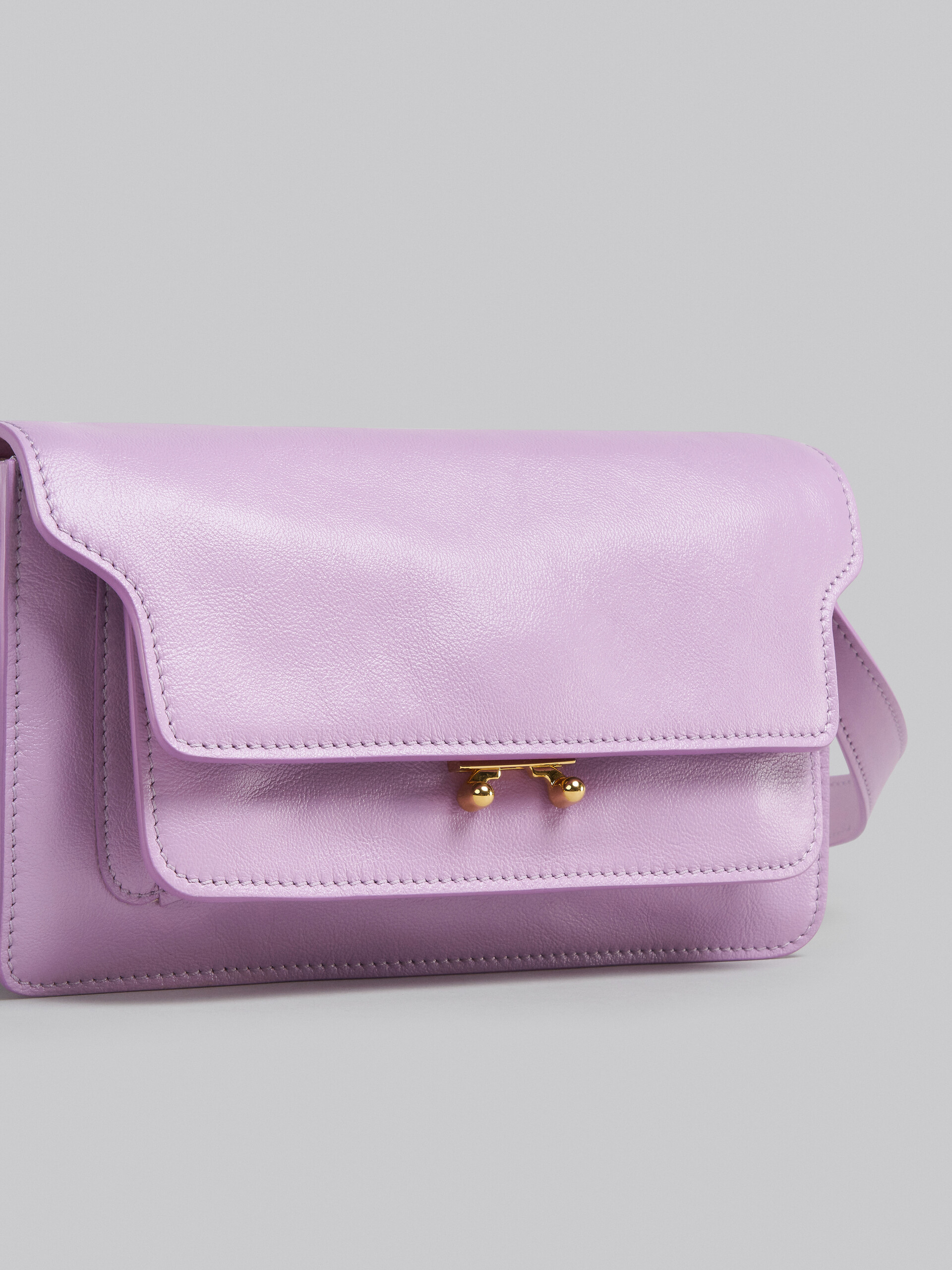 Trunk Soft Bag E/W in lilac leather - Shoulder Bags - Image 5
