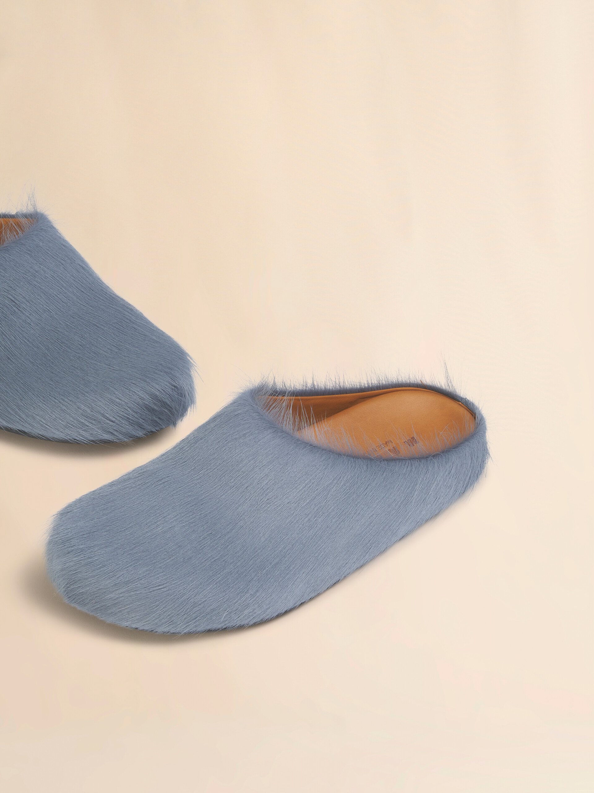 Blue long hair calfskin Fussbett sabot - Clogs - Image 5