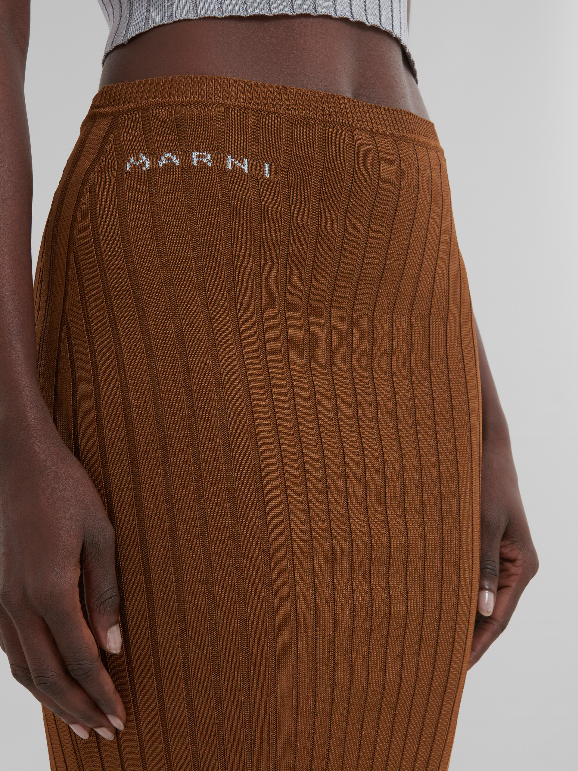Brown ribbed viscose maxi skirt - Skirts - Image 4