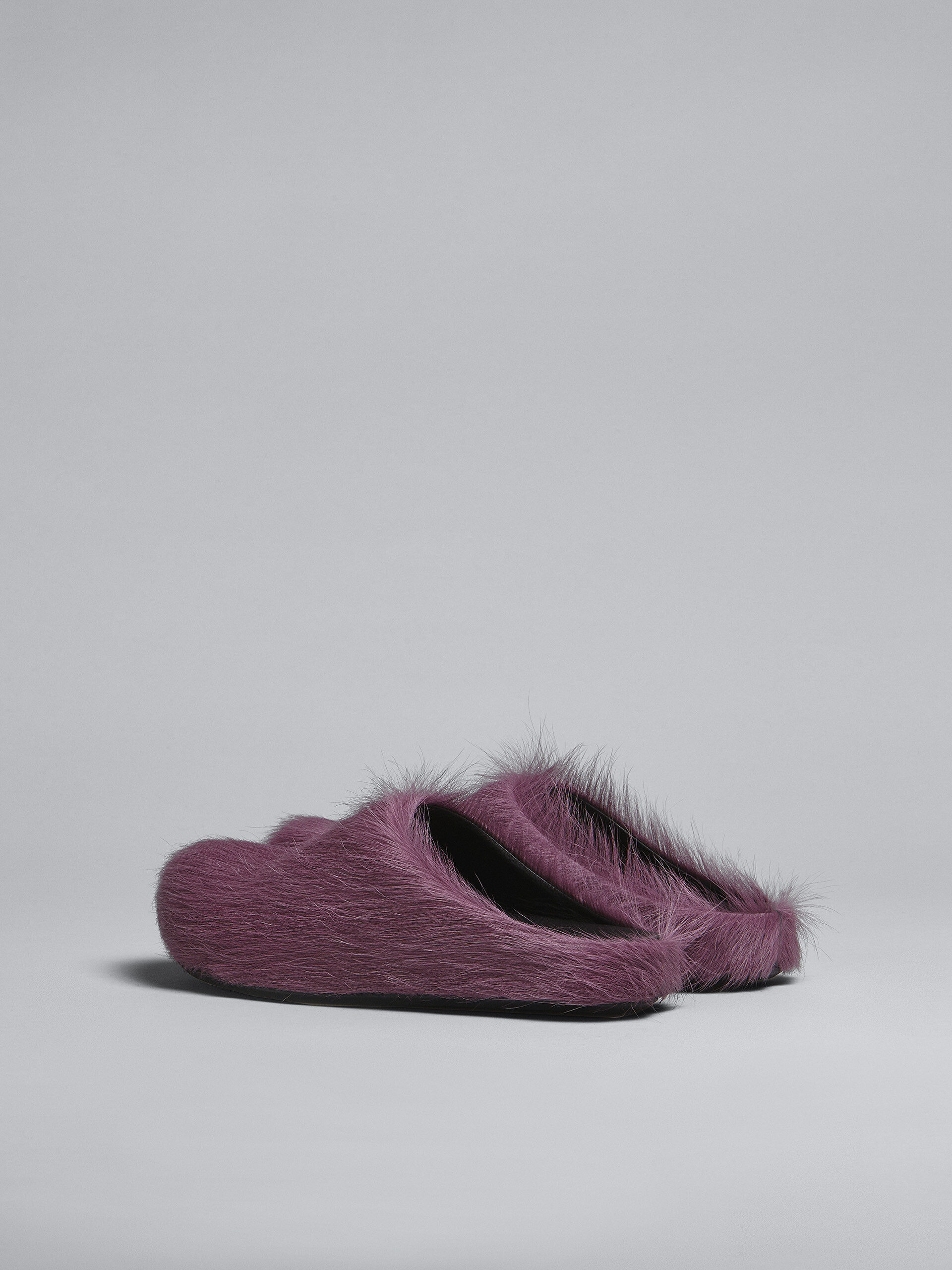 Violette Fußbett-Sandale aus Kalbsfell - Holzschuhe - Image 3
