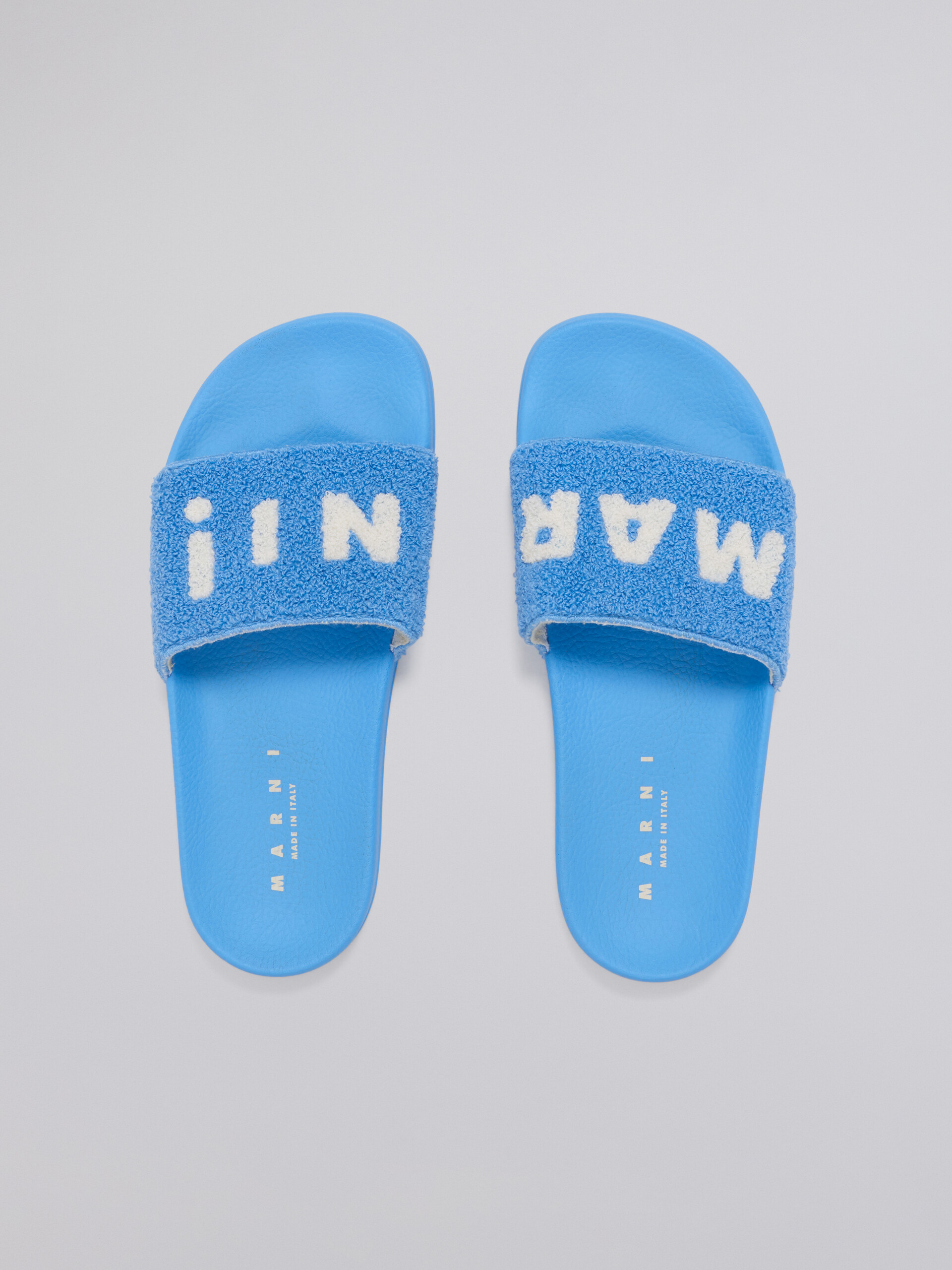 Sandalo in gomma con tomaia in spugna azzurro e bianco - Sandali - Image 4