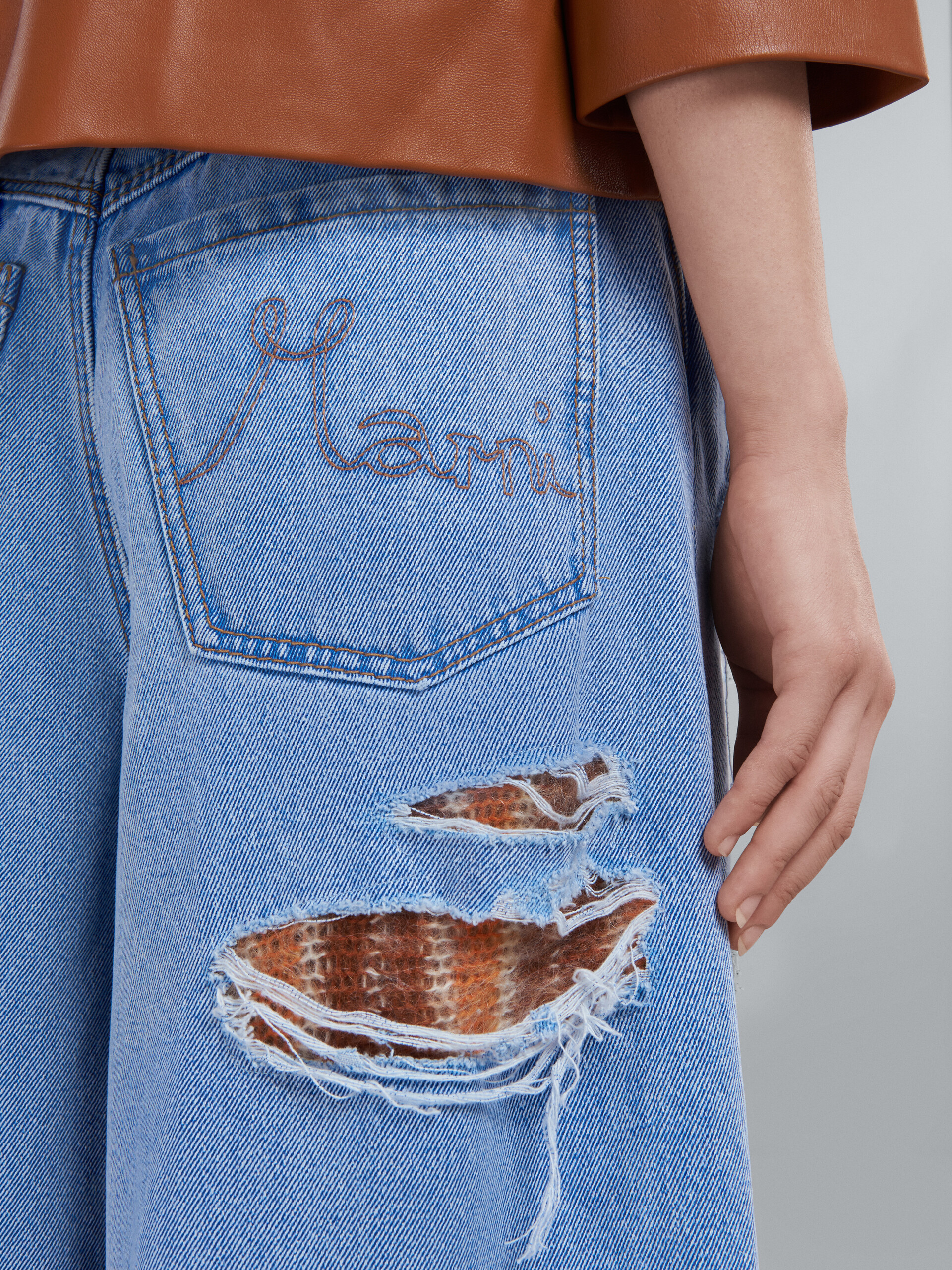 Ausgestellte Hose aus hellblauem Jeans und Mohair - Hosen - Image 4