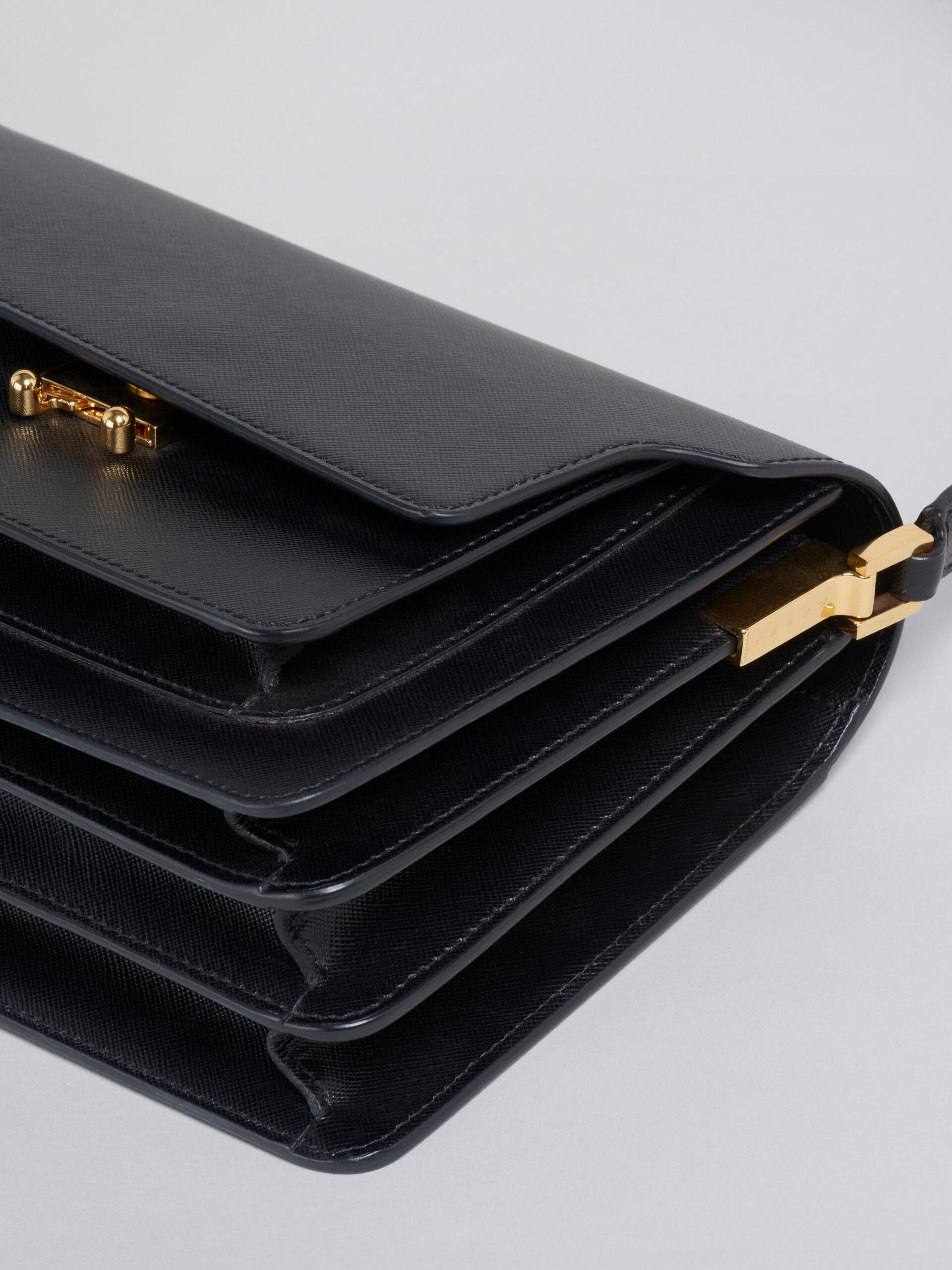 Trunk medium bag in black saffiano leather - Shoulder Bag - Image 5