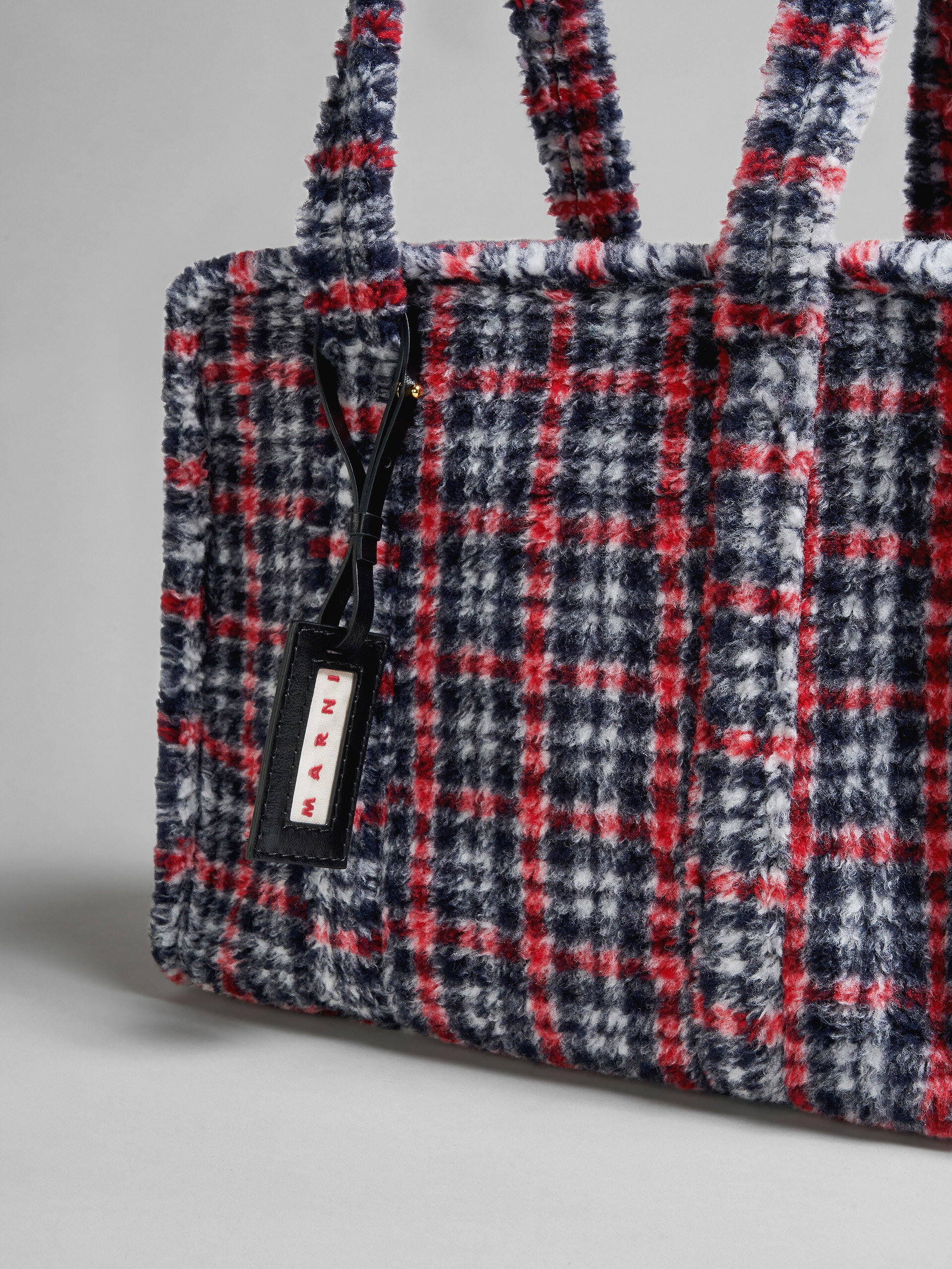 Small travel bag in check fabric - Shopping Bags - Image 5
