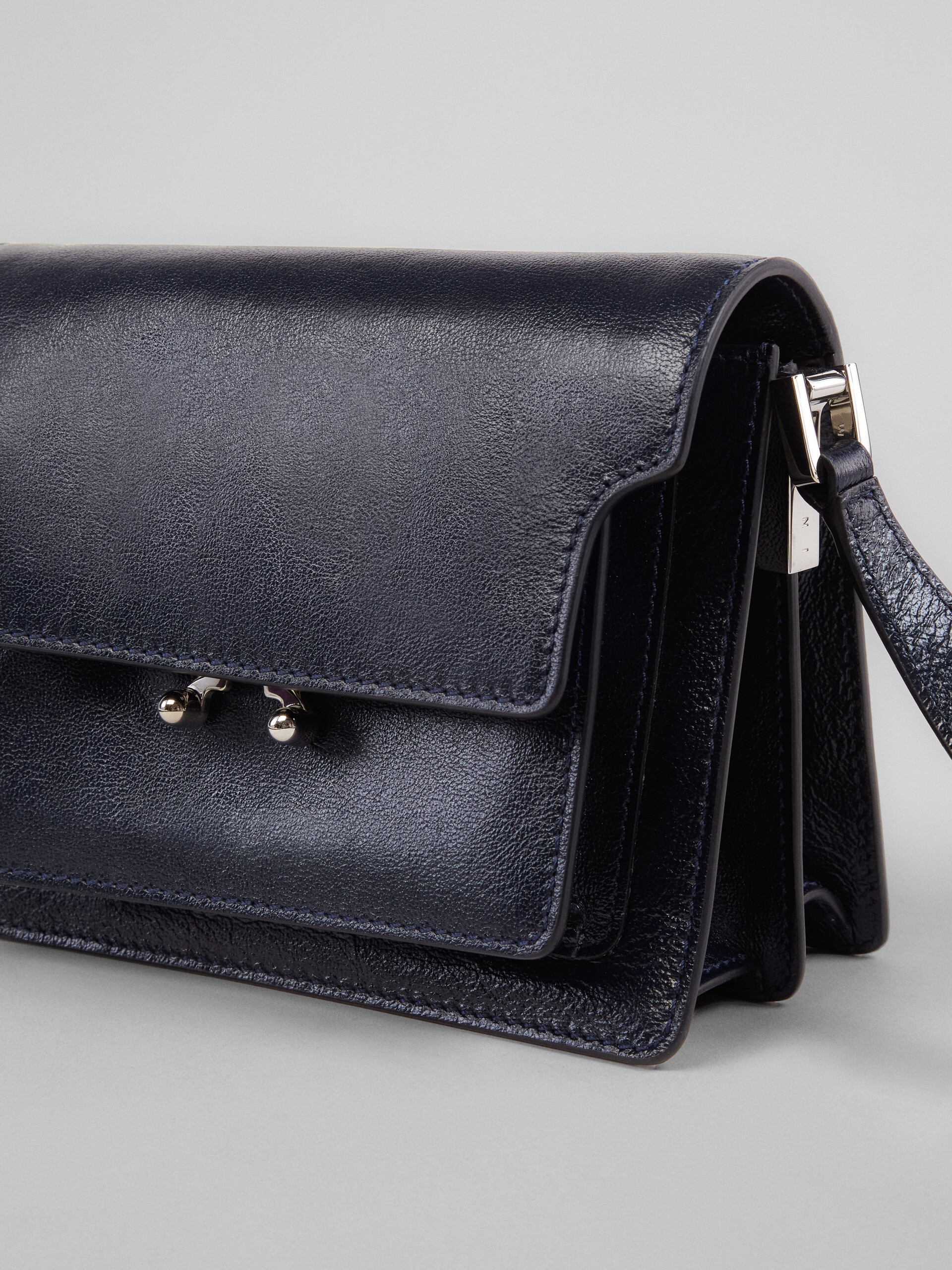 TRUNK SOFT bag mini in pelle blu - Borse a spalla - Image 3