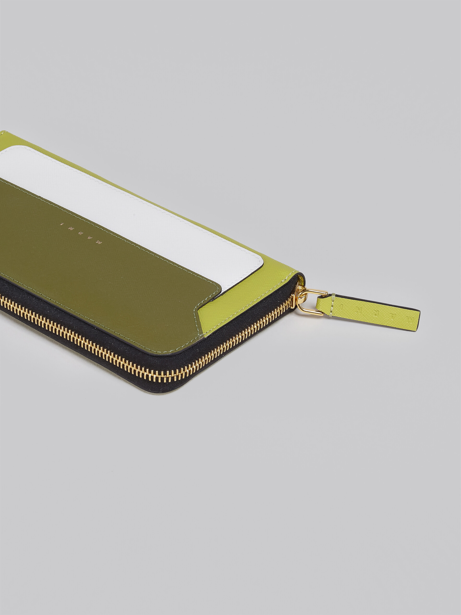 Brieftasche mit umlaufendem Reißverschluss aus mehrfarbigem grünem Saffianleder - Brieftaschen - Image 4