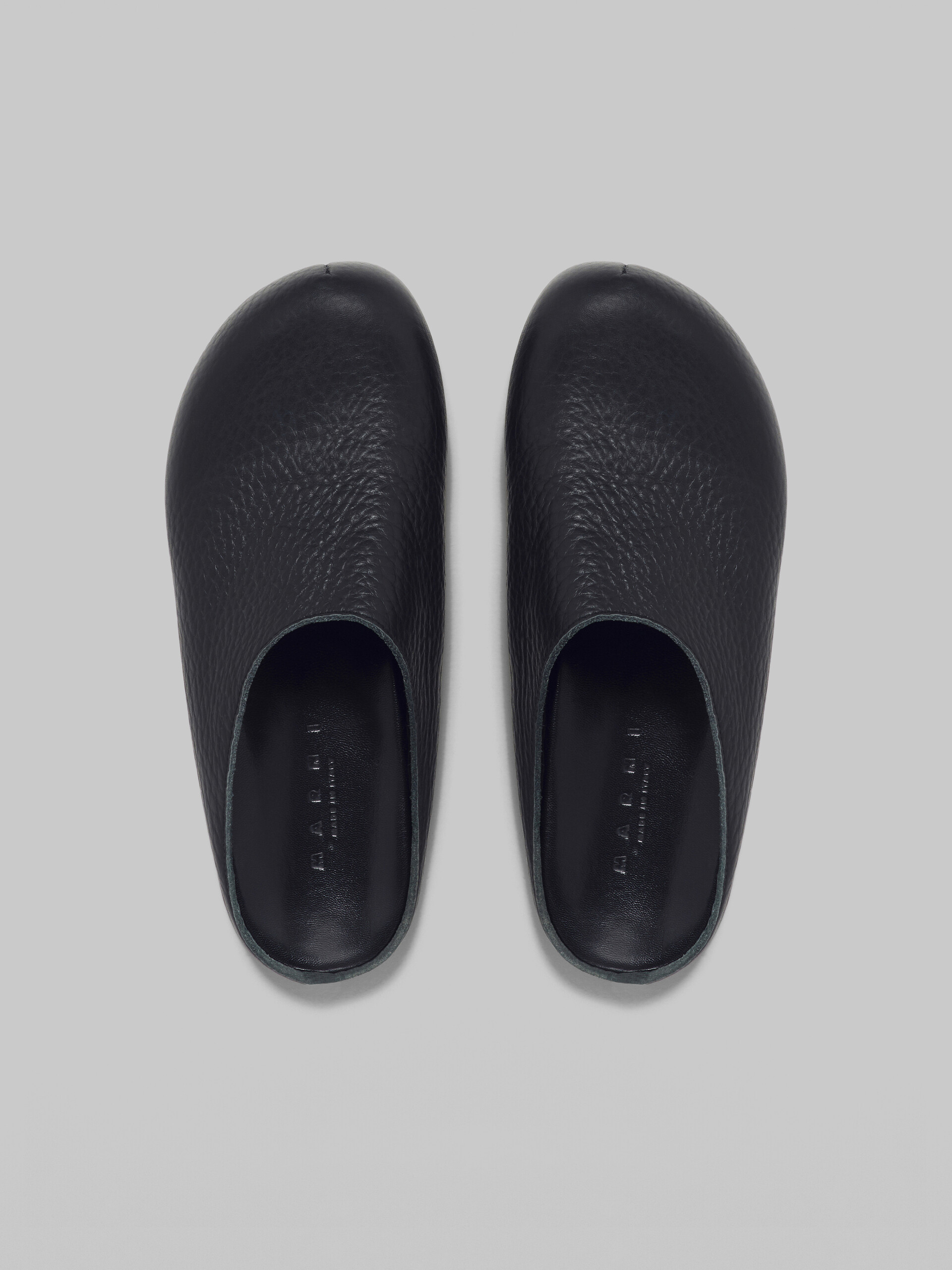 Schwarze Fußbett-Sandale aus Leder - Holzschuhe - Image 4