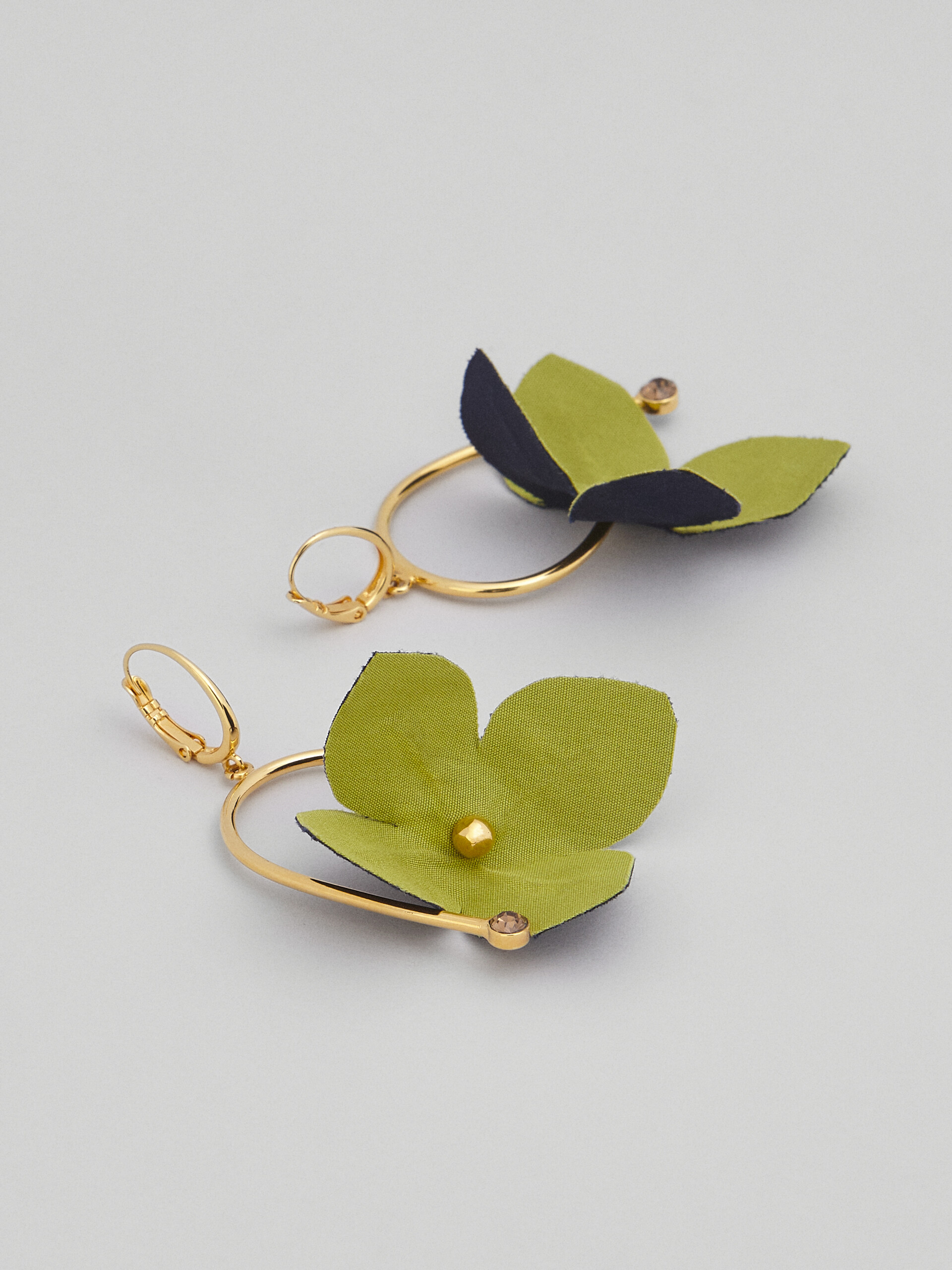 Bi-coloured cotton flower FLORA earrings - Earrings - Image 4