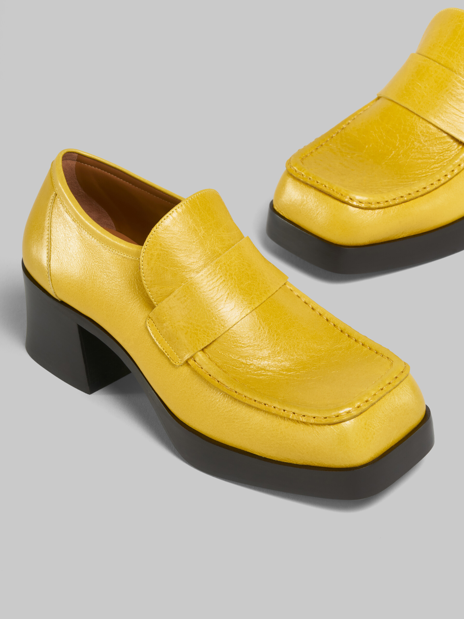 Yellow leather heeled loafer - Mocassin - Image 5