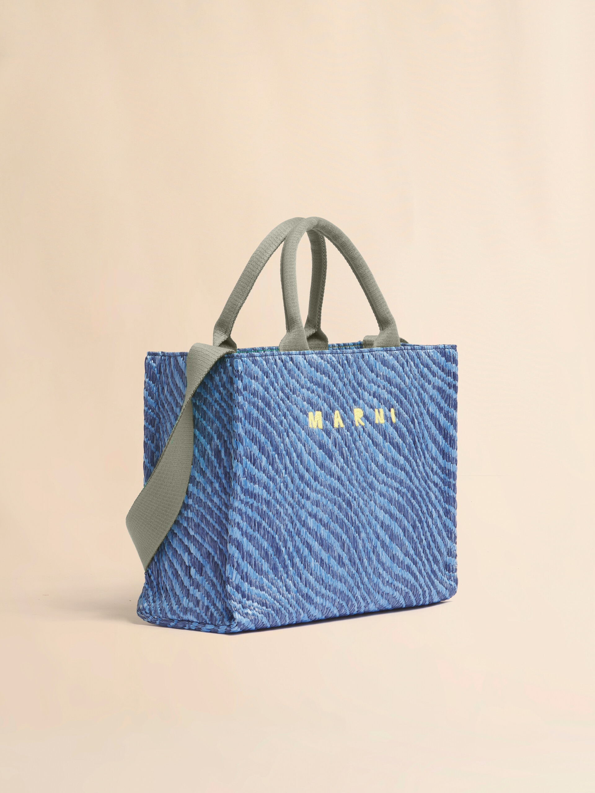 Blue wavy raffia-effect small tote bag - Shopping Bags - Image 6