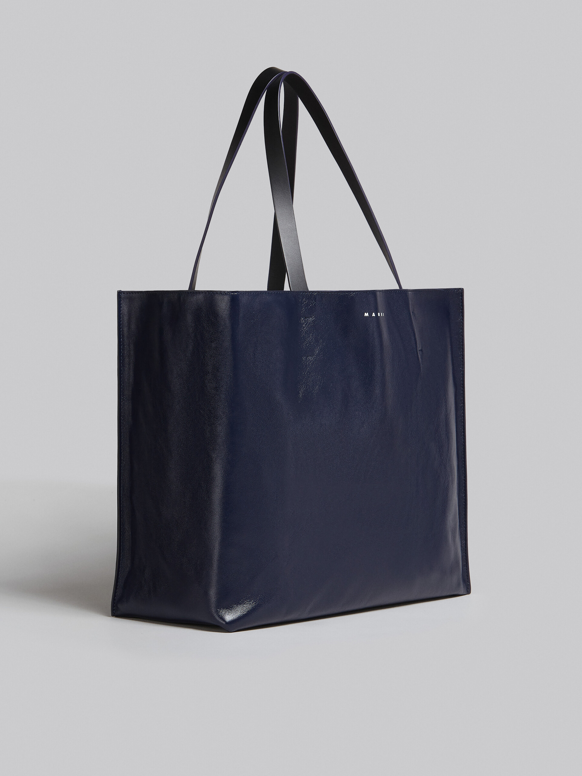 Museo Soft Bag in blue and black leather - Shopping Bags - Image 6