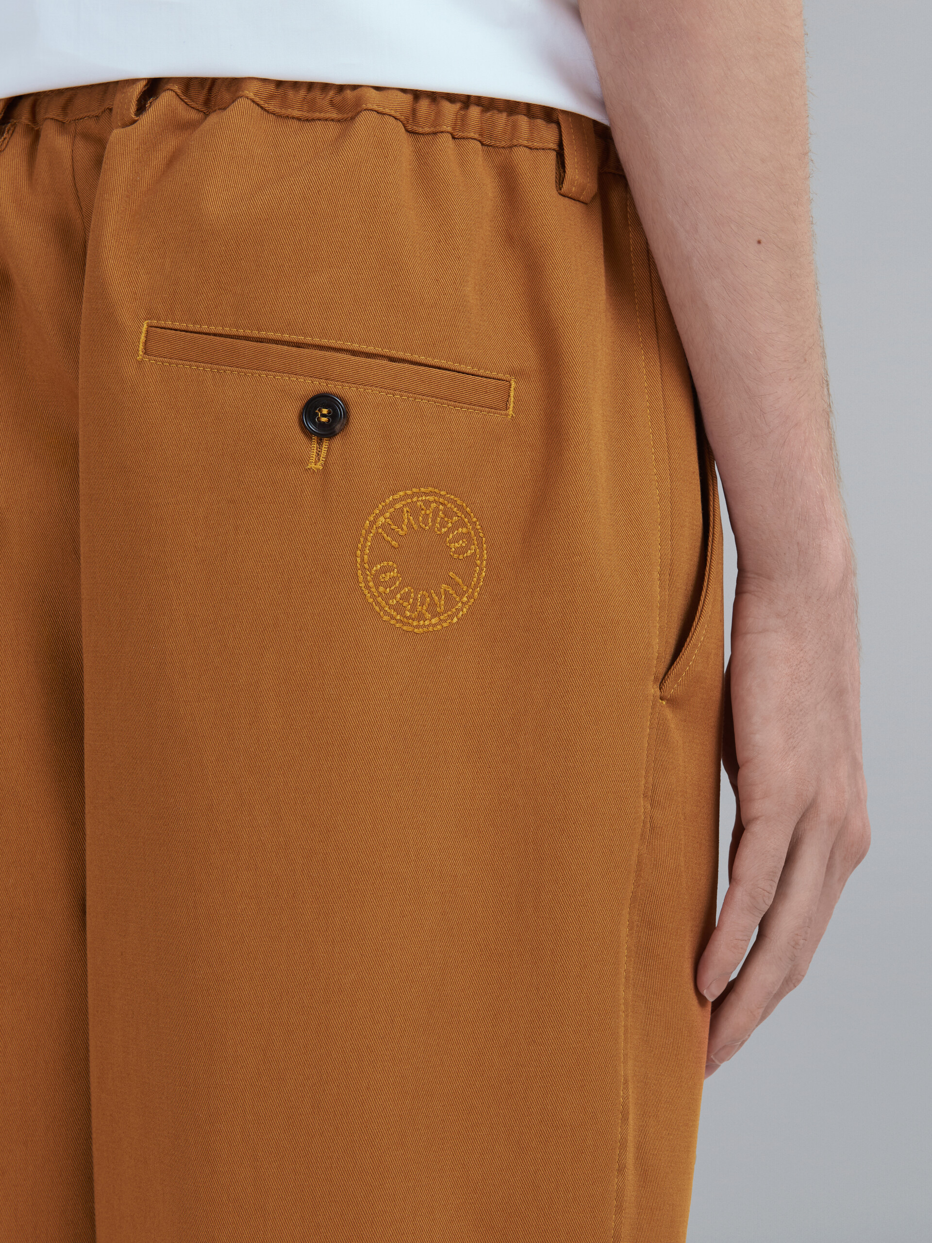 Hose aus brauner Baumwollgabardine - Hosen - Image 4