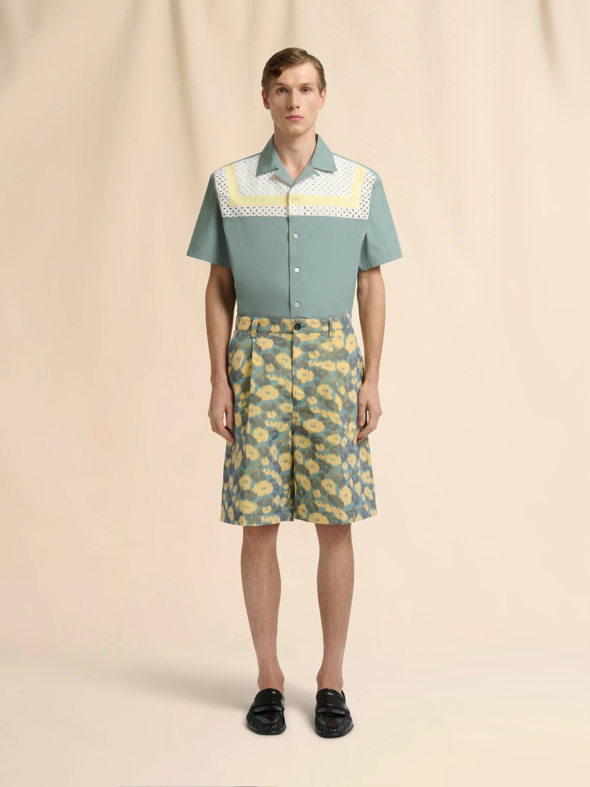 Green linen blend shorts with blurry floral print - Pants - Image 2