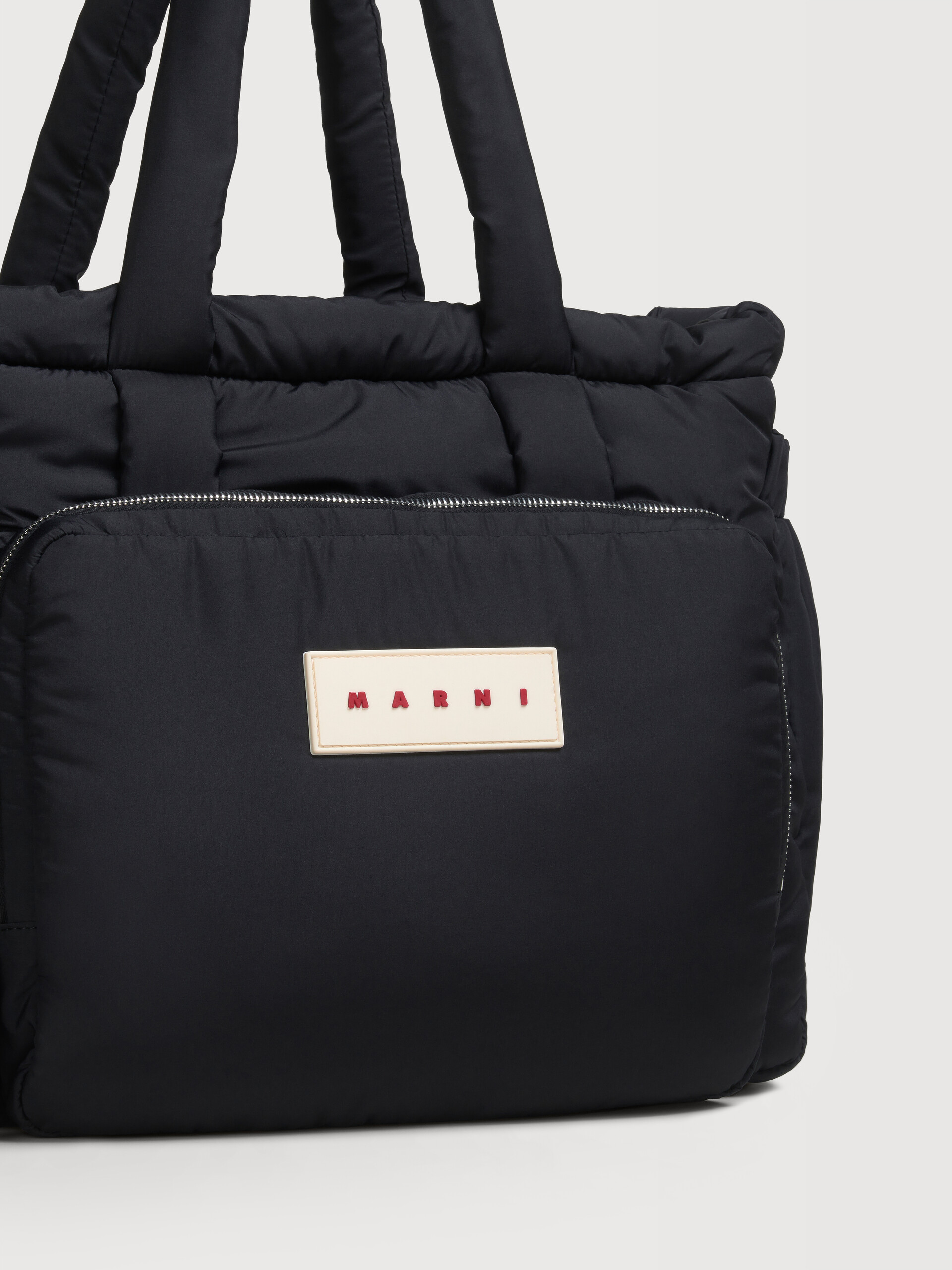 Tote bag Puff E/W de tejido t&eacute;cnico negro - Bolsos shopper - Image 4