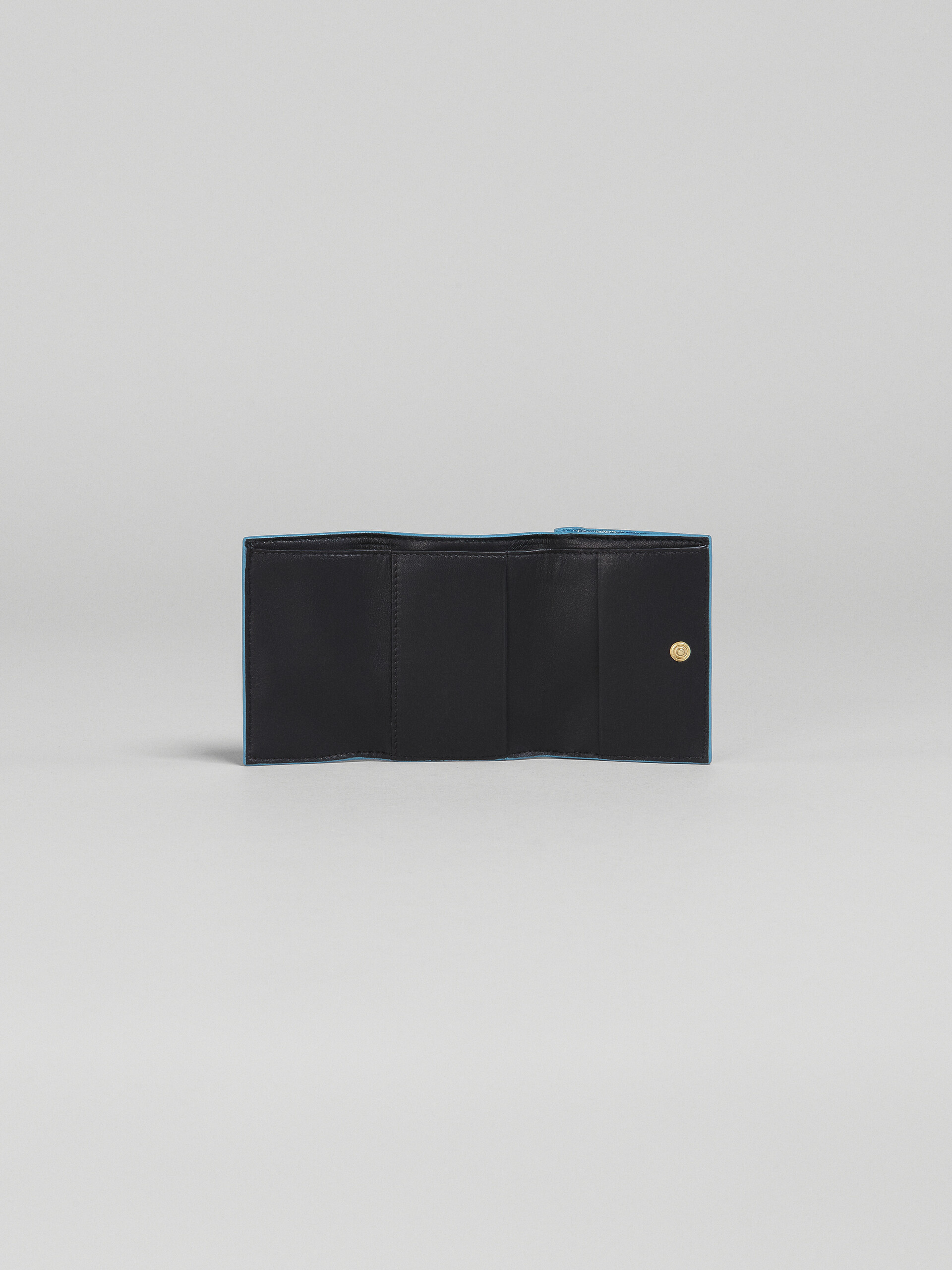 Portafoglio tri-fold in nappa metallizzata azzurro - Portafogli - Image 2