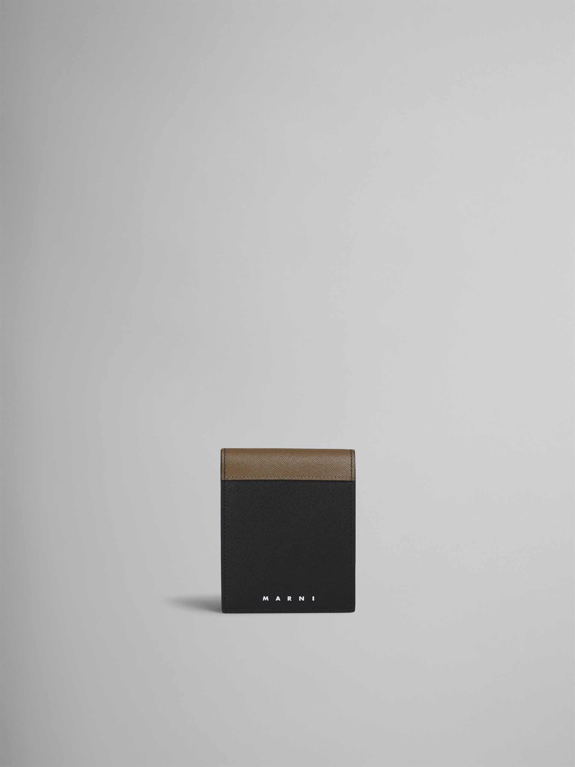 Portafoglio bi-fold in saffiano marrone e nero - Portafogli - Image 1