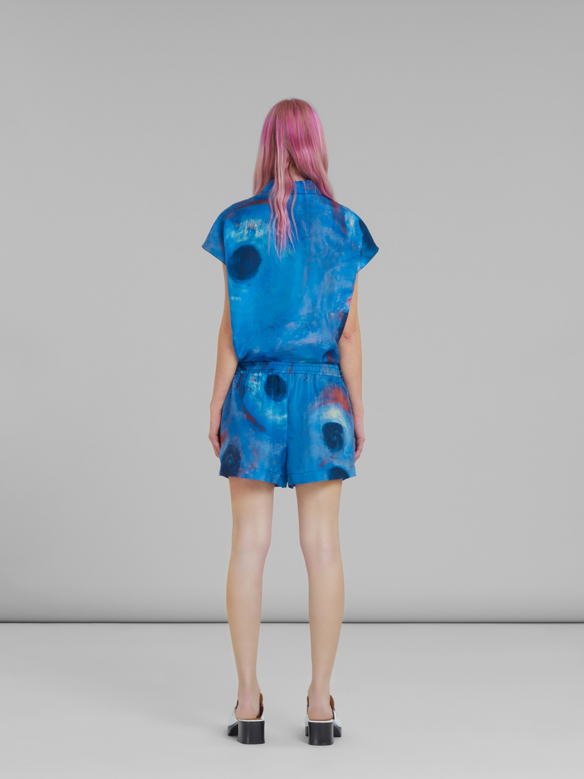 Elasticated silk shorts with Buchi Blu print - Pants - Image 3