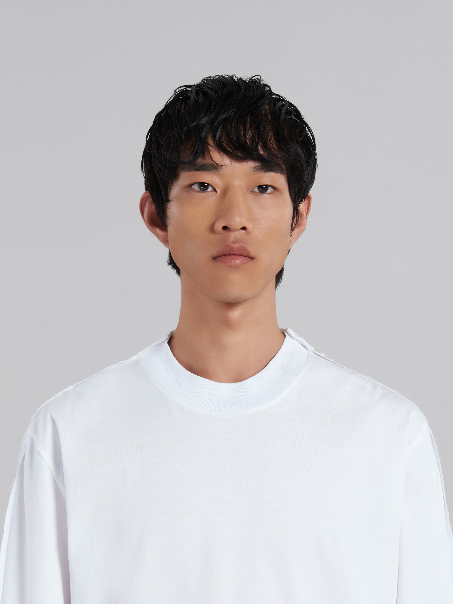 T-shirt à manches longues en coton biologique blanc avec empiècement au dos - T-shirts - Image 4