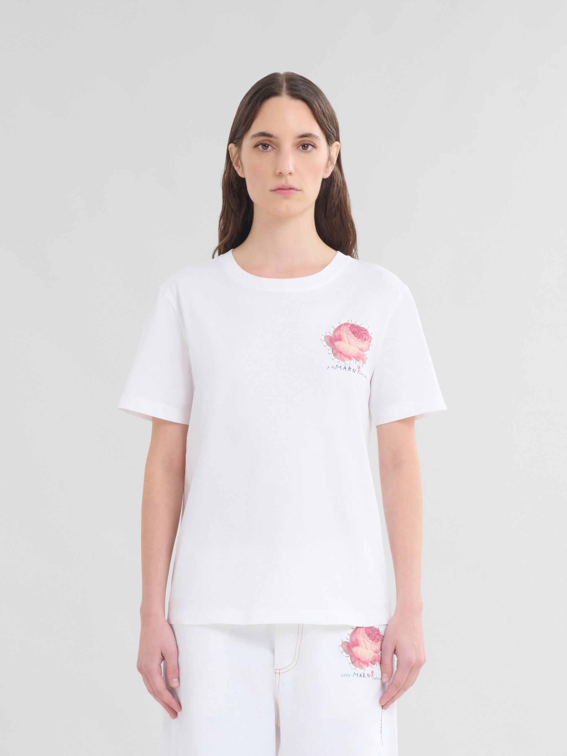 T-shirt in cotone biologico bianco con applicazione a fiore - T-shirt - Image 2
