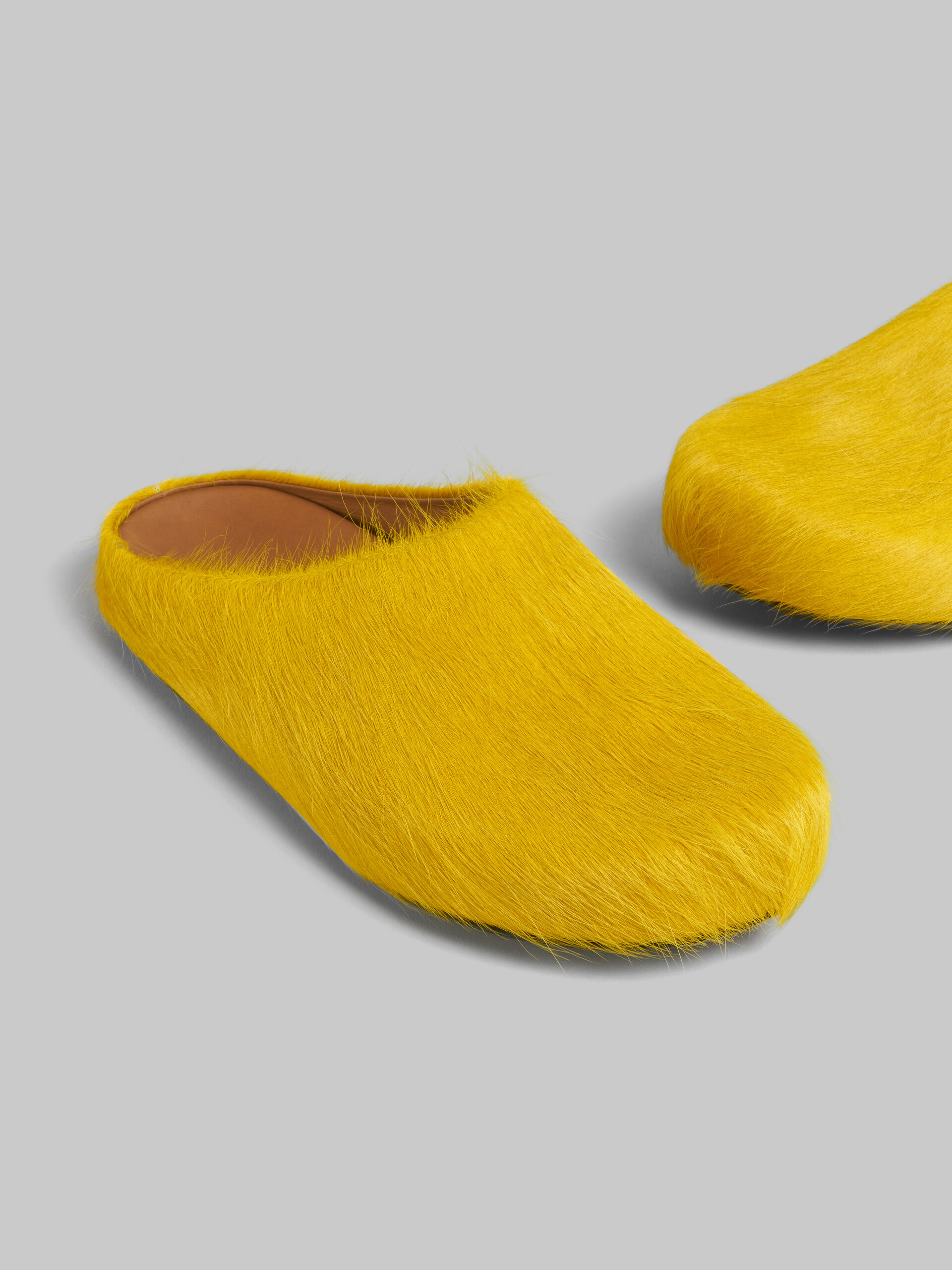 Yellow long haircalfskin Fussbett sabot - Clogs - Image 4