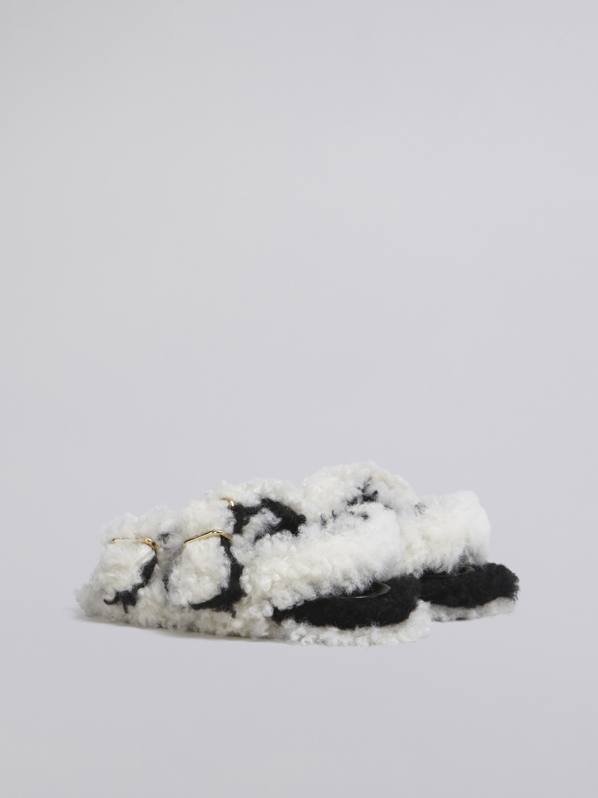 Fußbett-Sandale mit Doppelschnalle aus weißem Shearling - Sandalen - Image 3