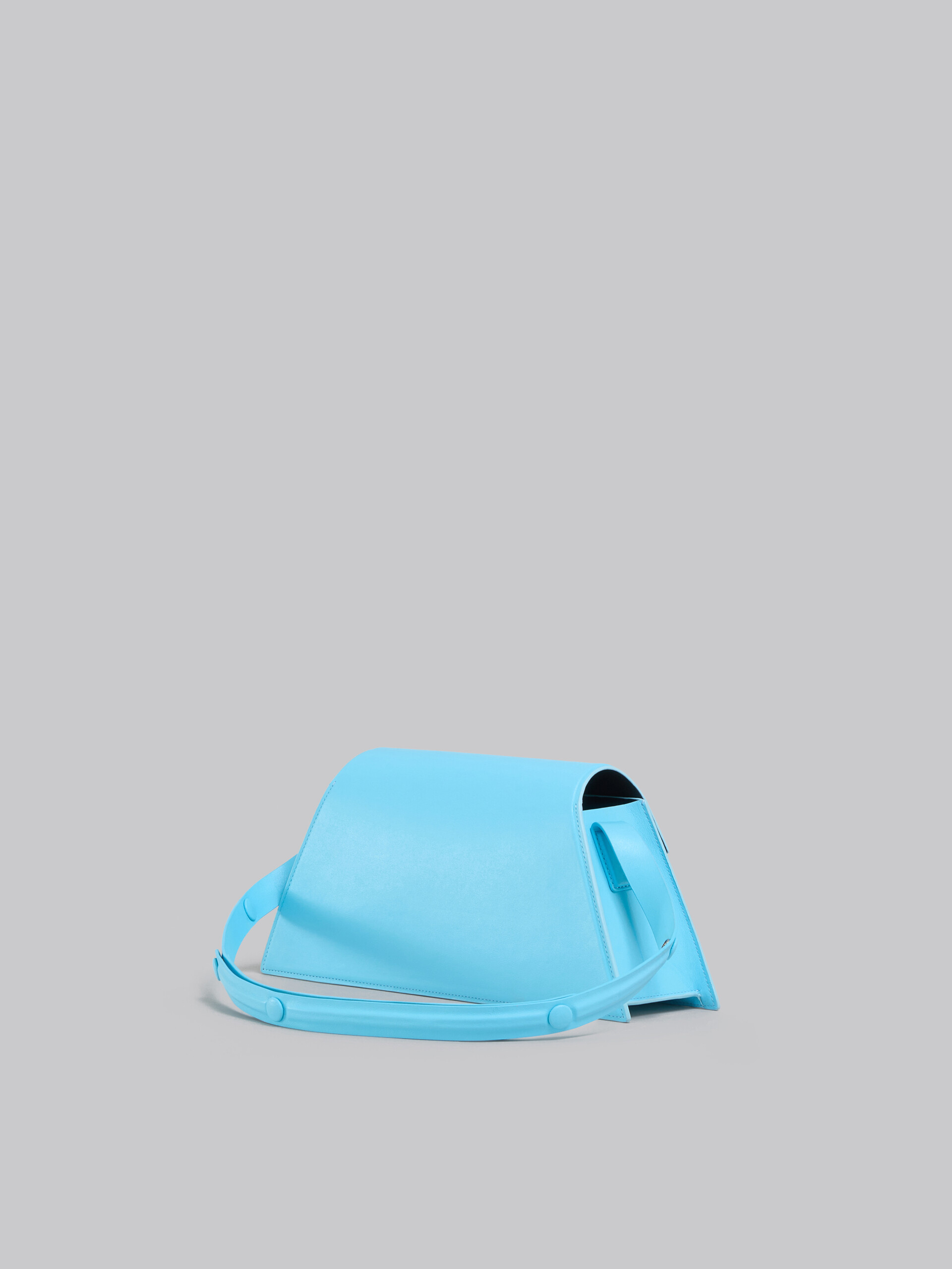 Sac Trunkoise de taille moyenne en cuir lisse bleu clair - Sacs portés épaule - Image 2