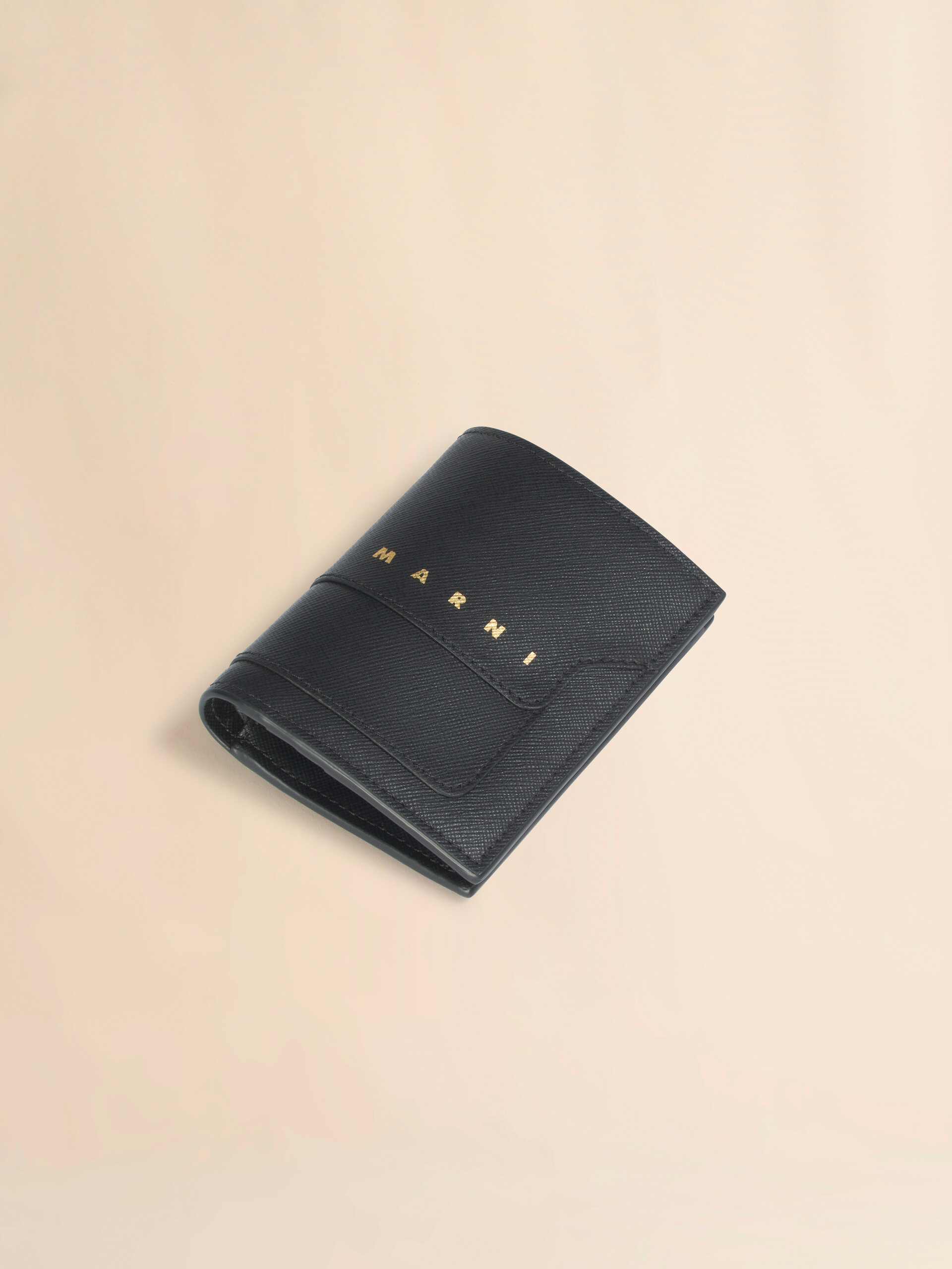 ブラック サフィアーノレザー二つ折りウォレット - 財布 - Image 5