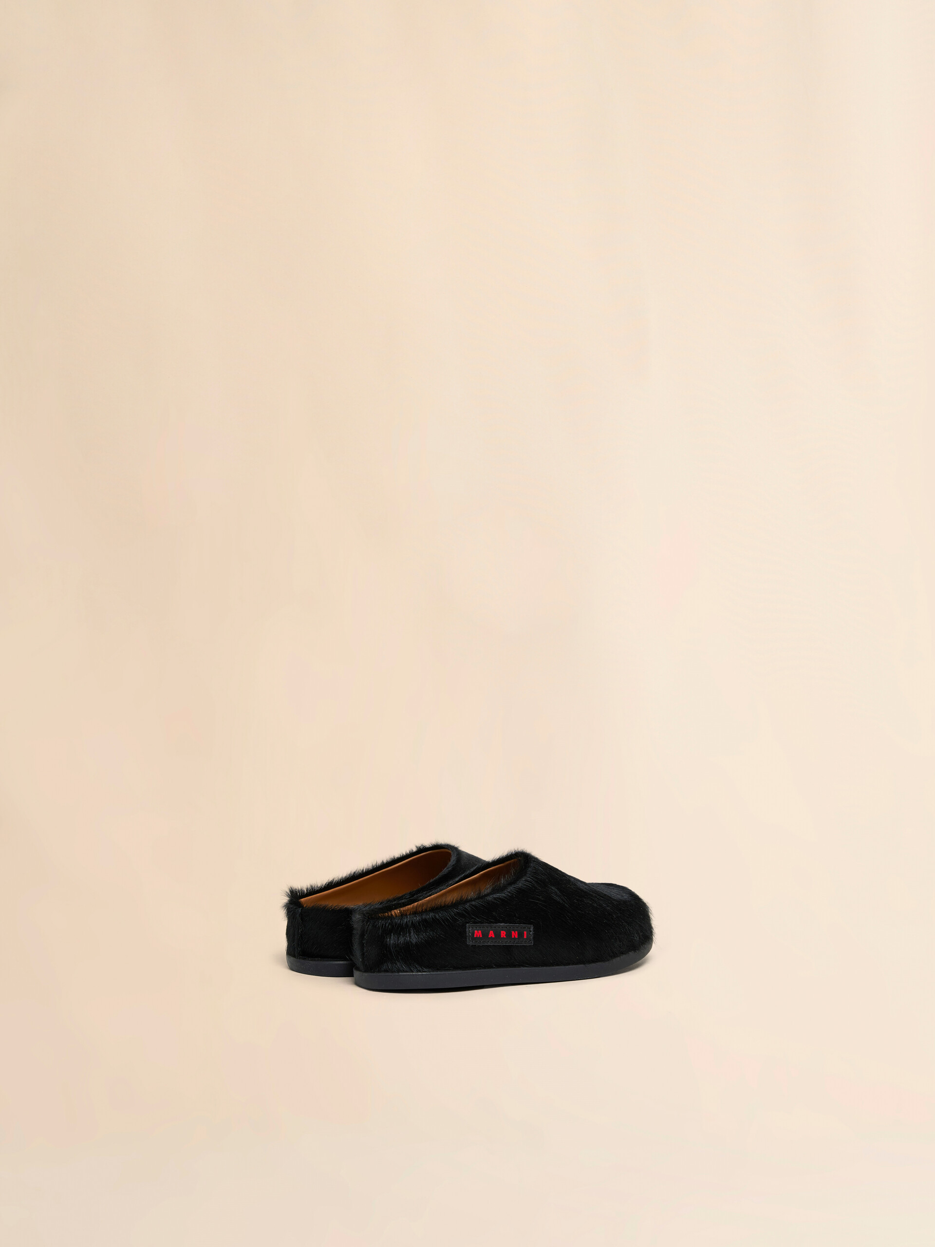 Black pony hair Fussbett sabot - Sneakers - Image 3