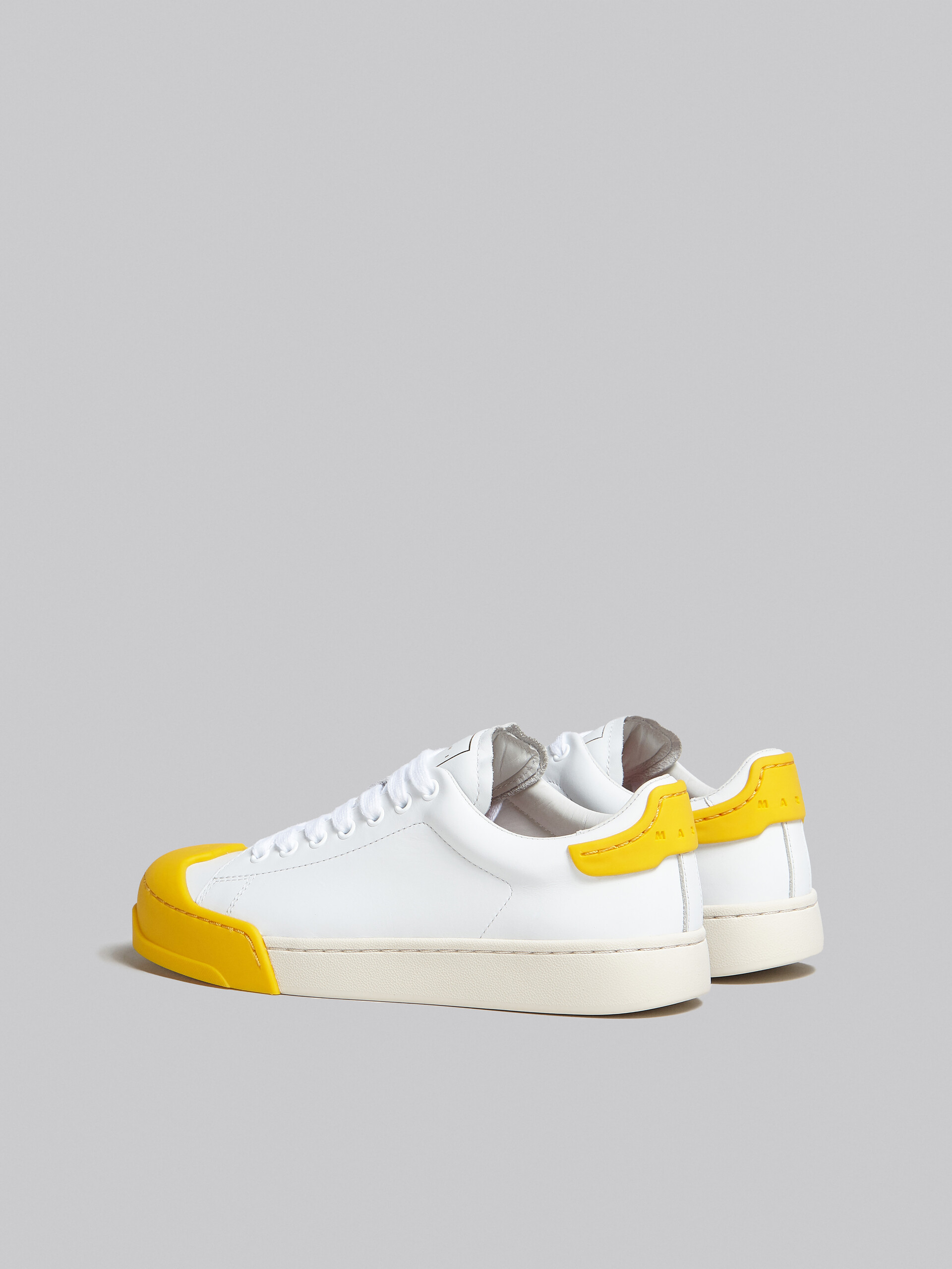 Zapatilla Dada Bumper de piel blanca y amarilla - Sneakers - Image 3