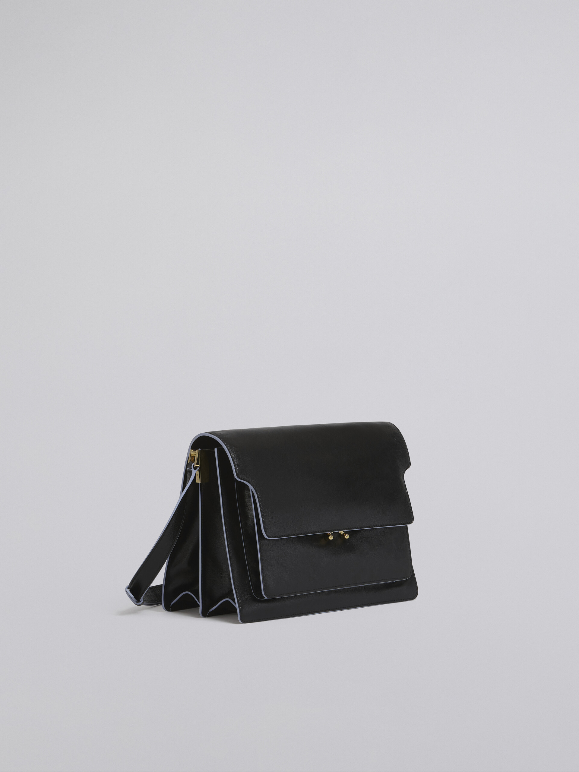 TRUNK SOFT Tasche aus schwarzem getrommelten Kalbsleder - Schultertaschen - Image 5